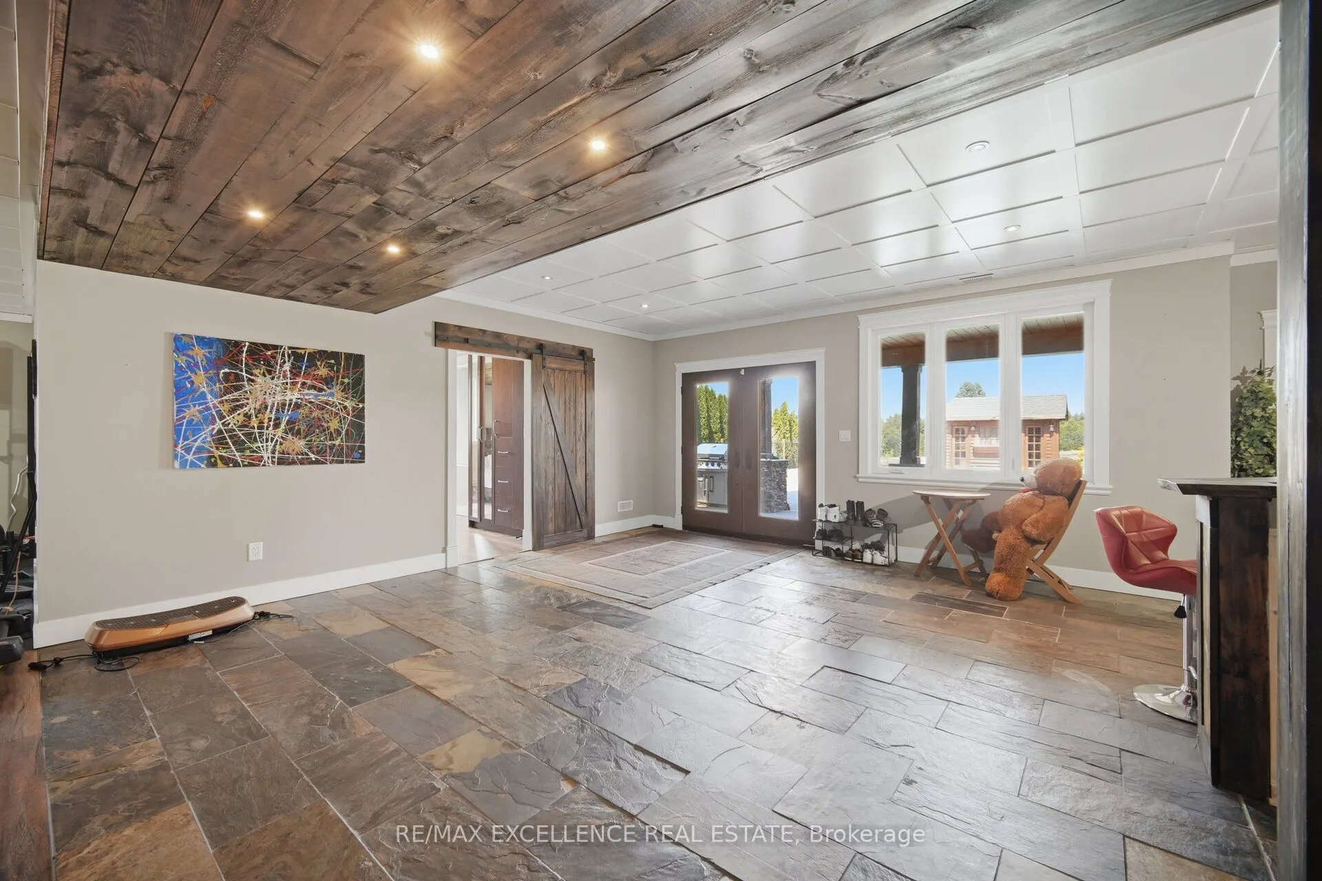 5593 Trafalgar Road