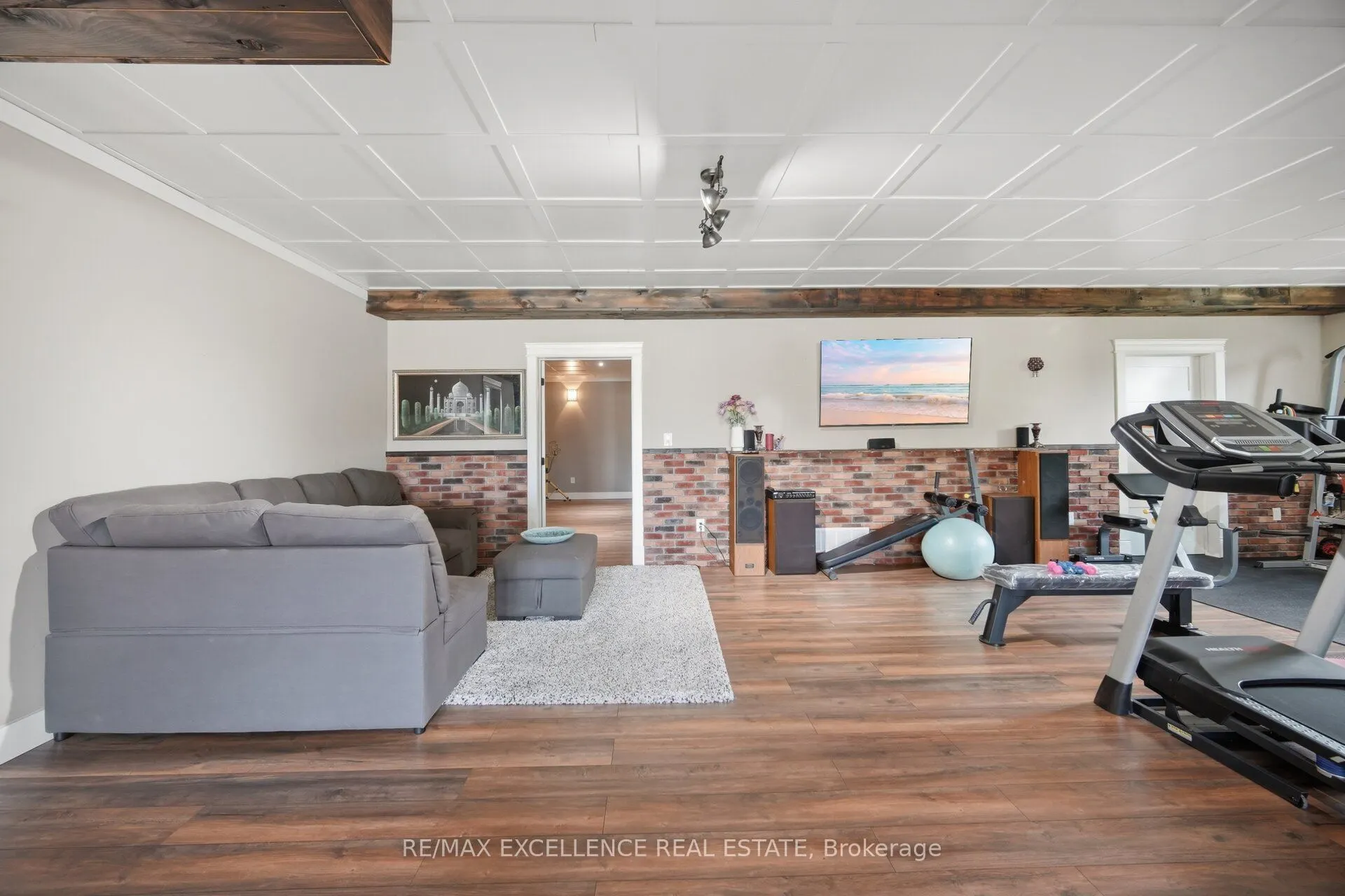5593 Trafalgar Road
