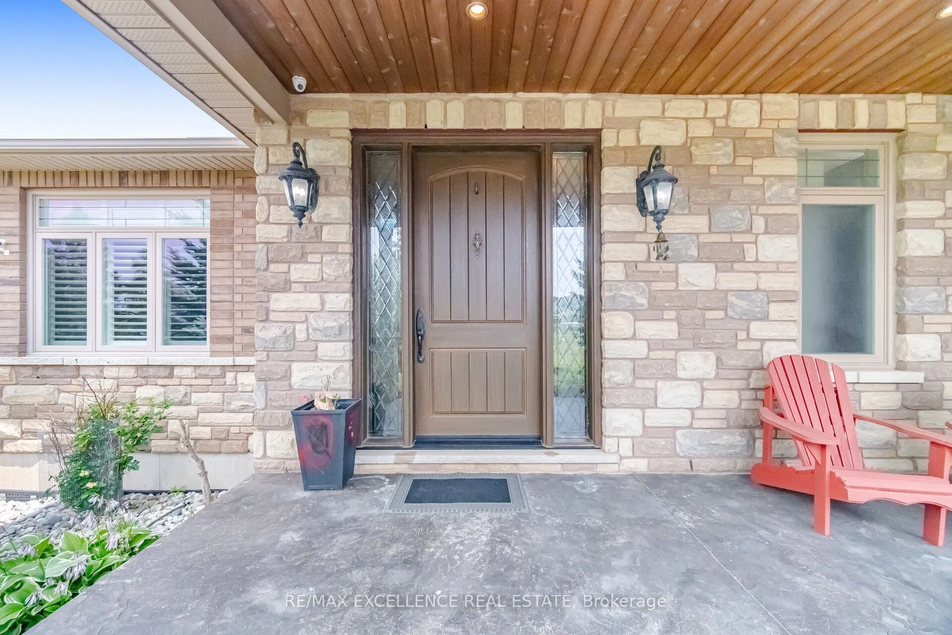 5593 Trafalgar Road