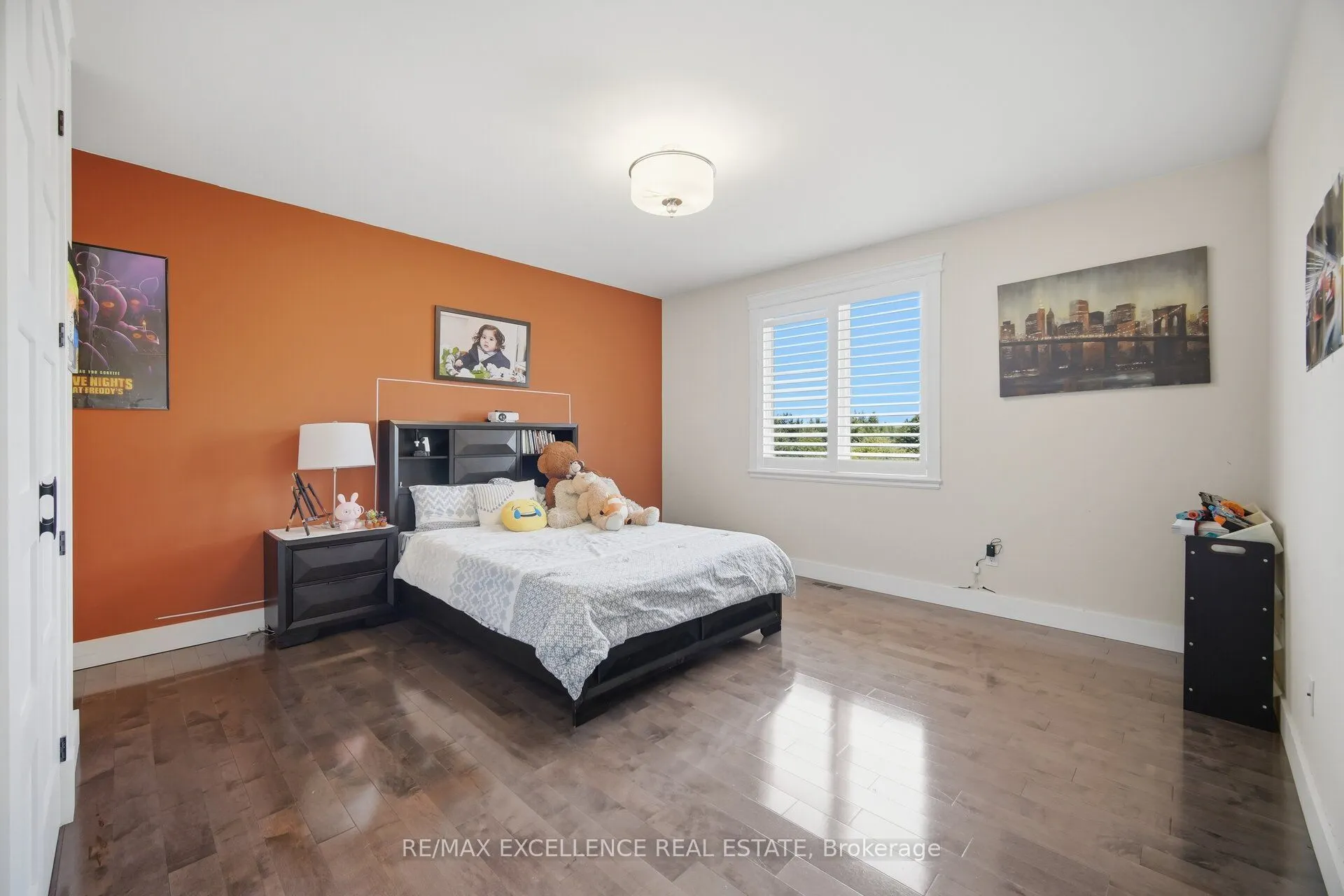 5593 Trafalgar Road