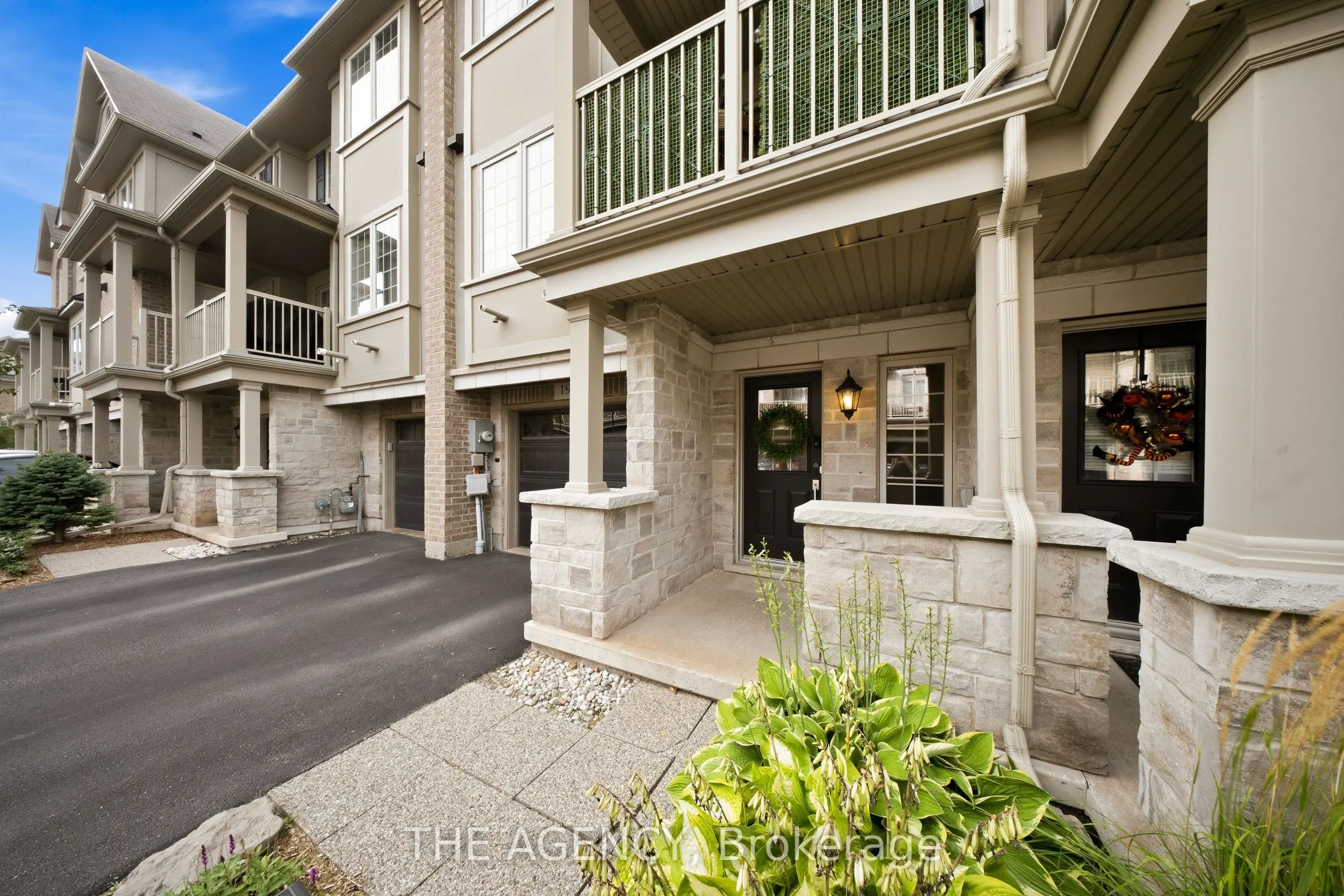 215 Dundas Street E #19