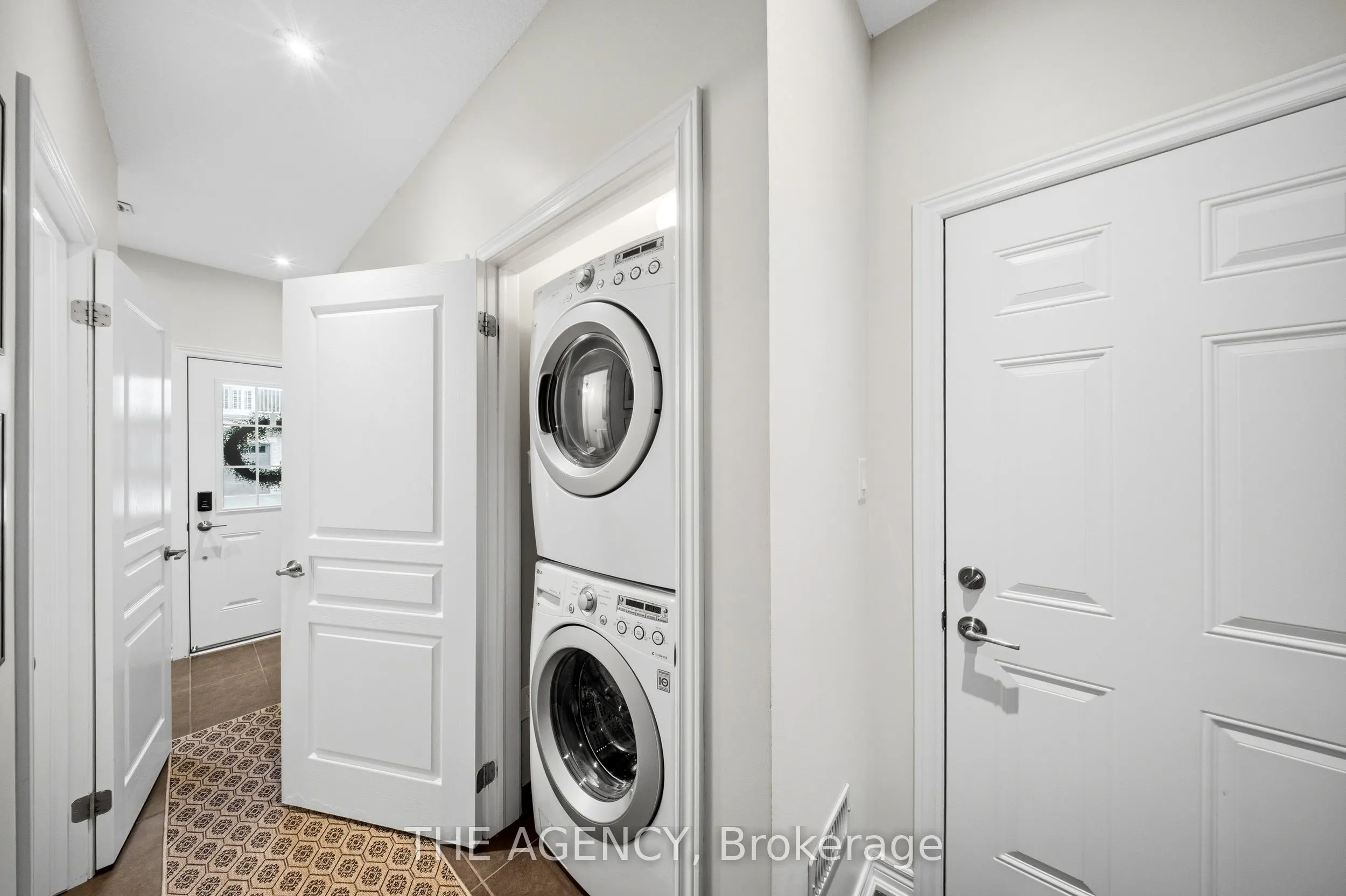215 Dundas Street E #19