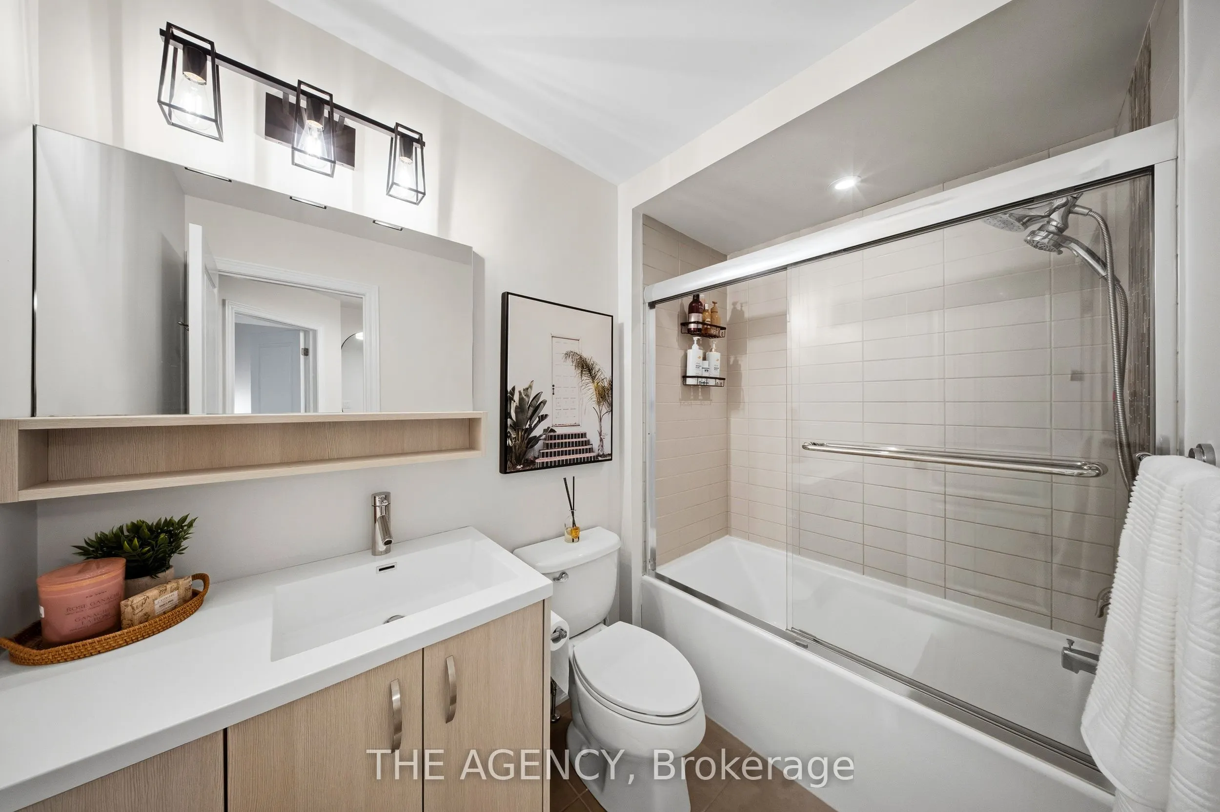 215 Dundas Street E #19