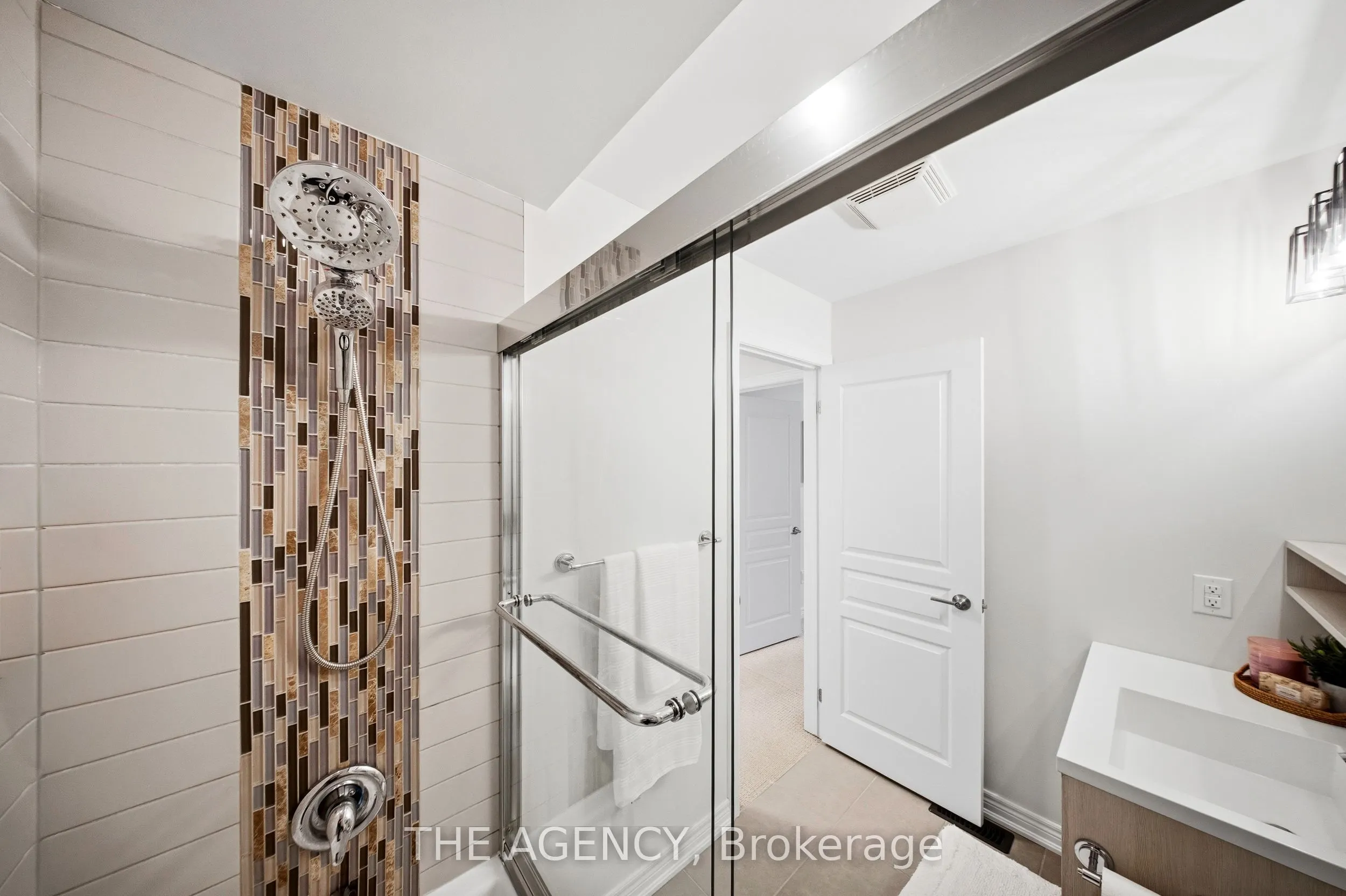 215 Dundas Street E #19