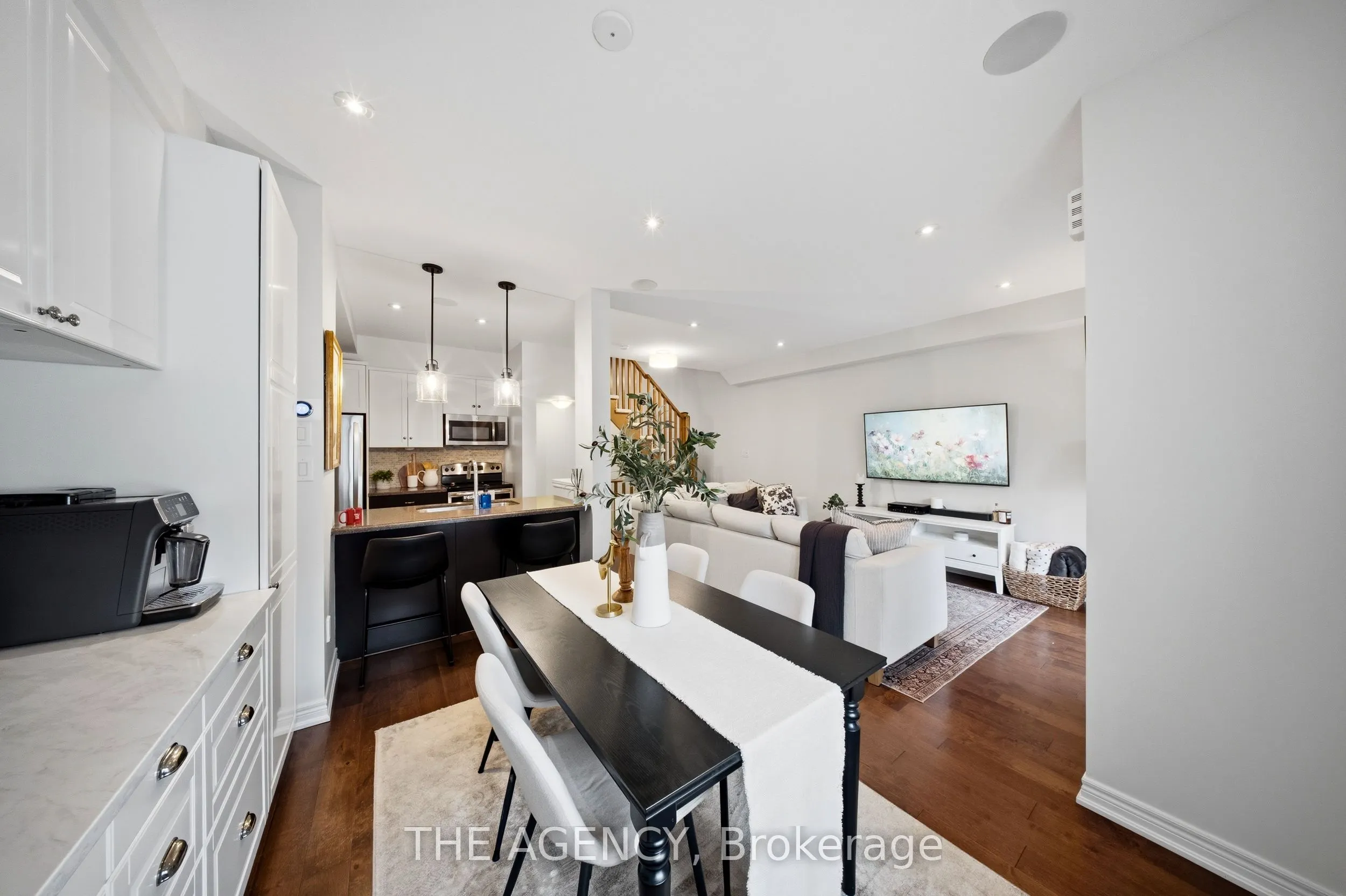 215 Dundas Street E #19