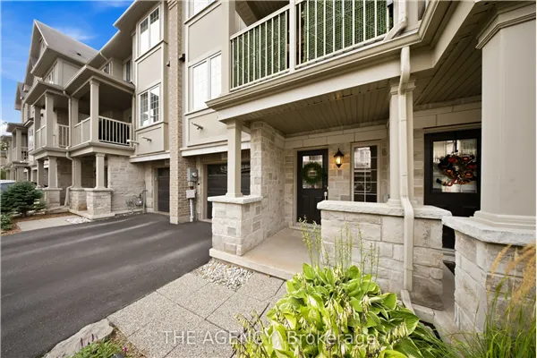 215 Dundas Street E