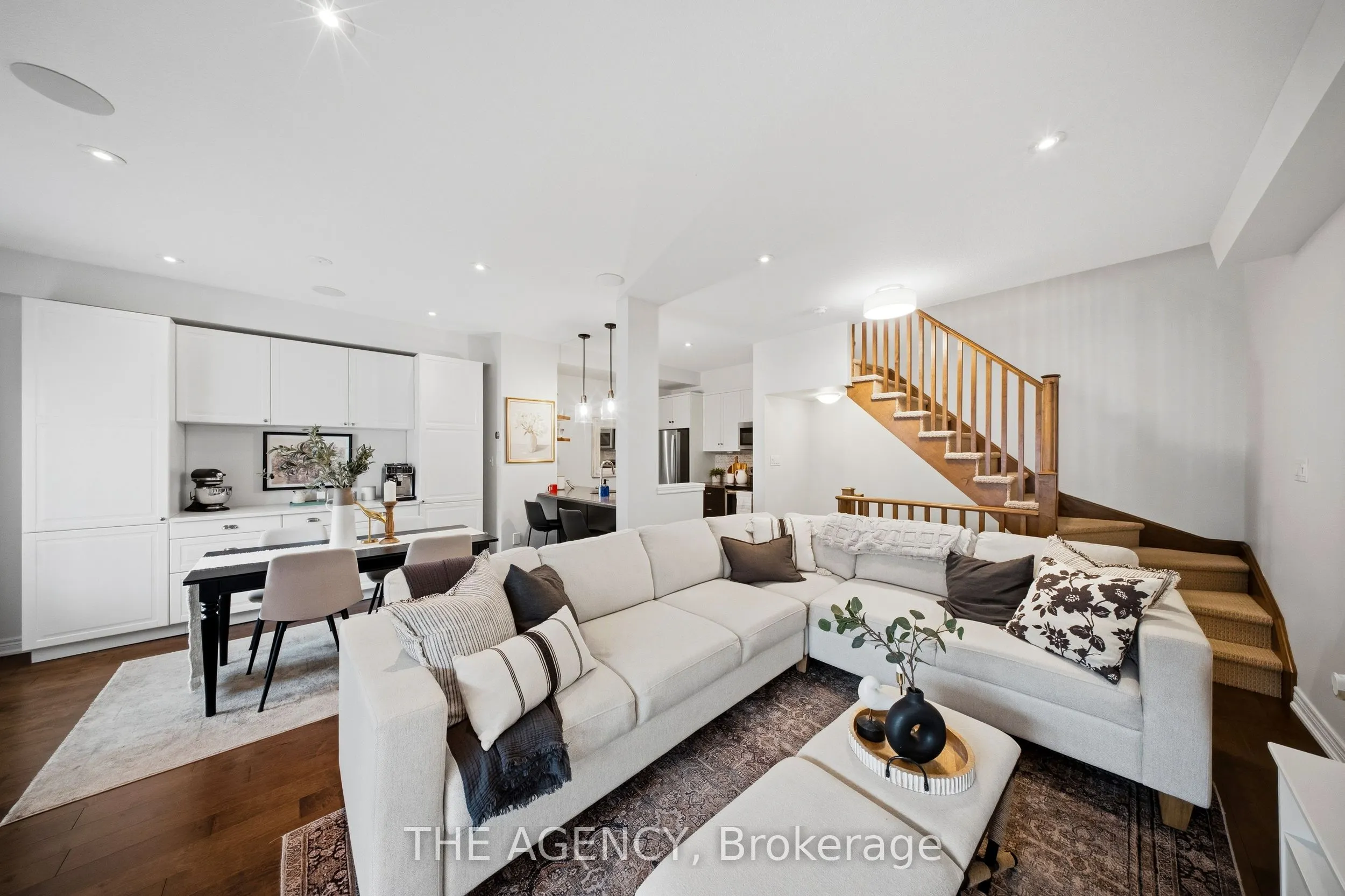 215 Dundas Street E #19