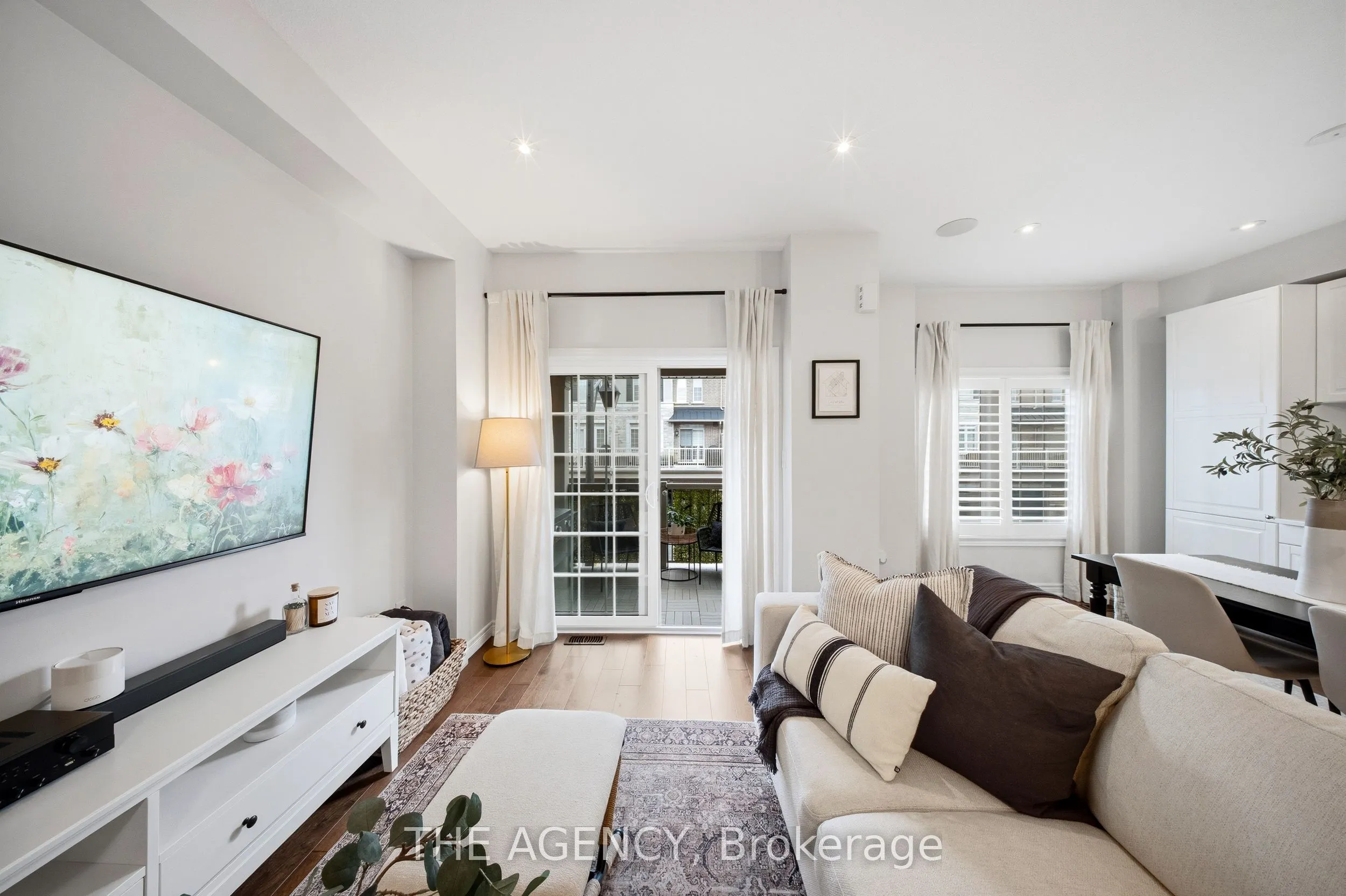 215 Dundas Street E #19