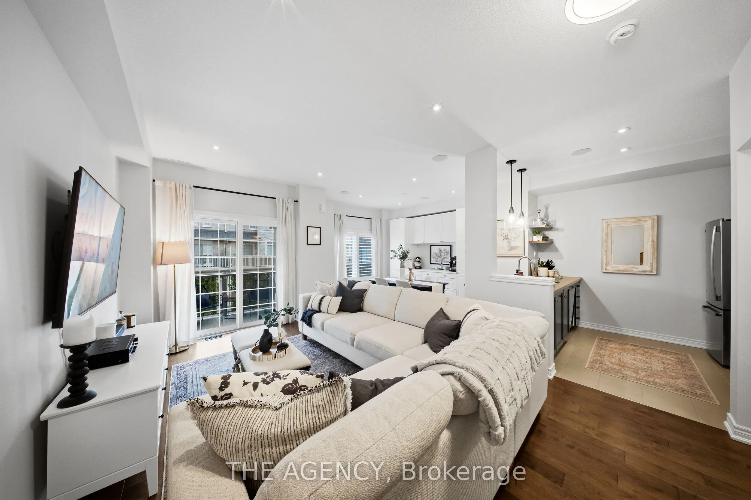 215 Dundas Street E #19