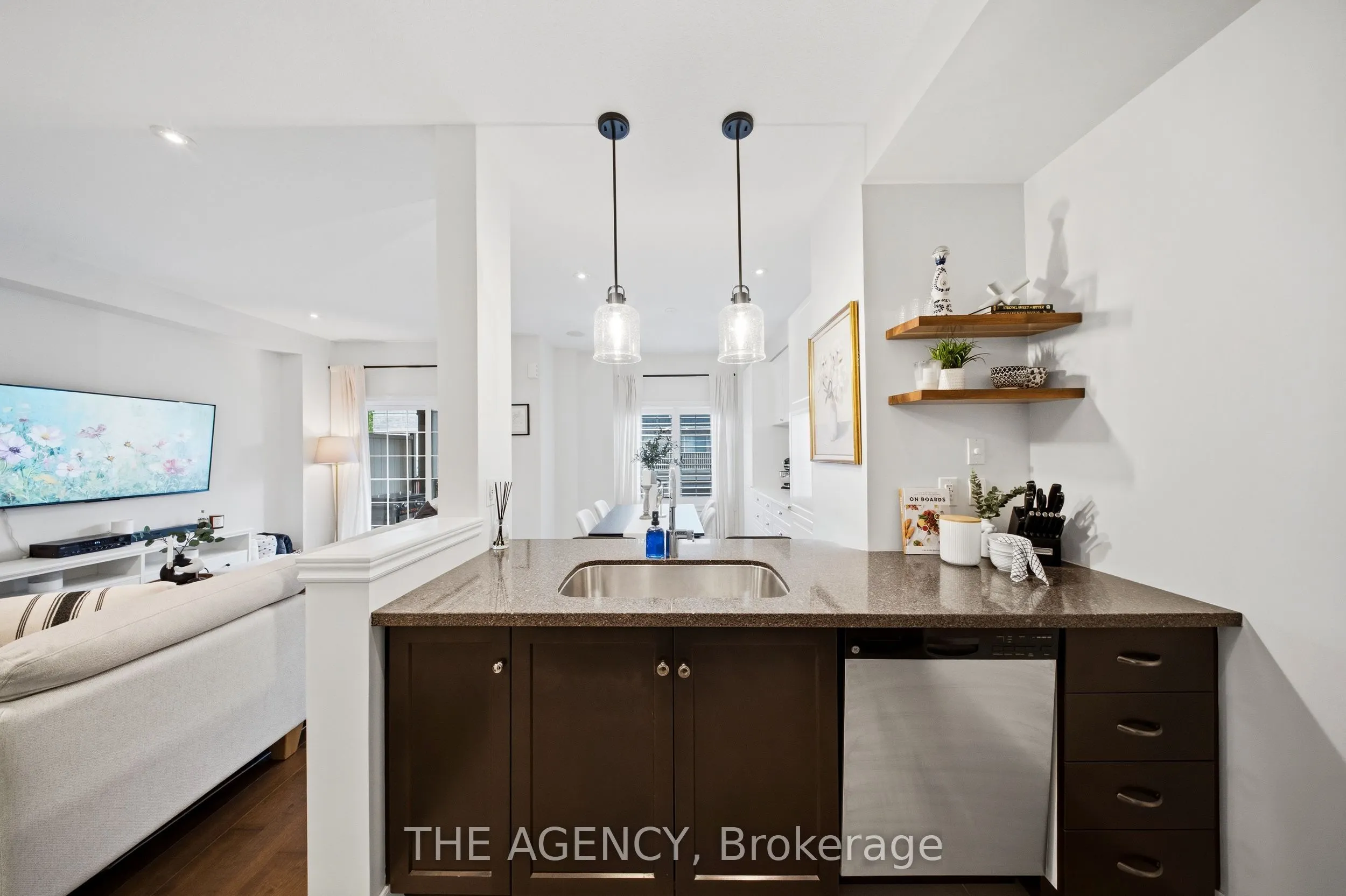 215 Dundas Street E #19