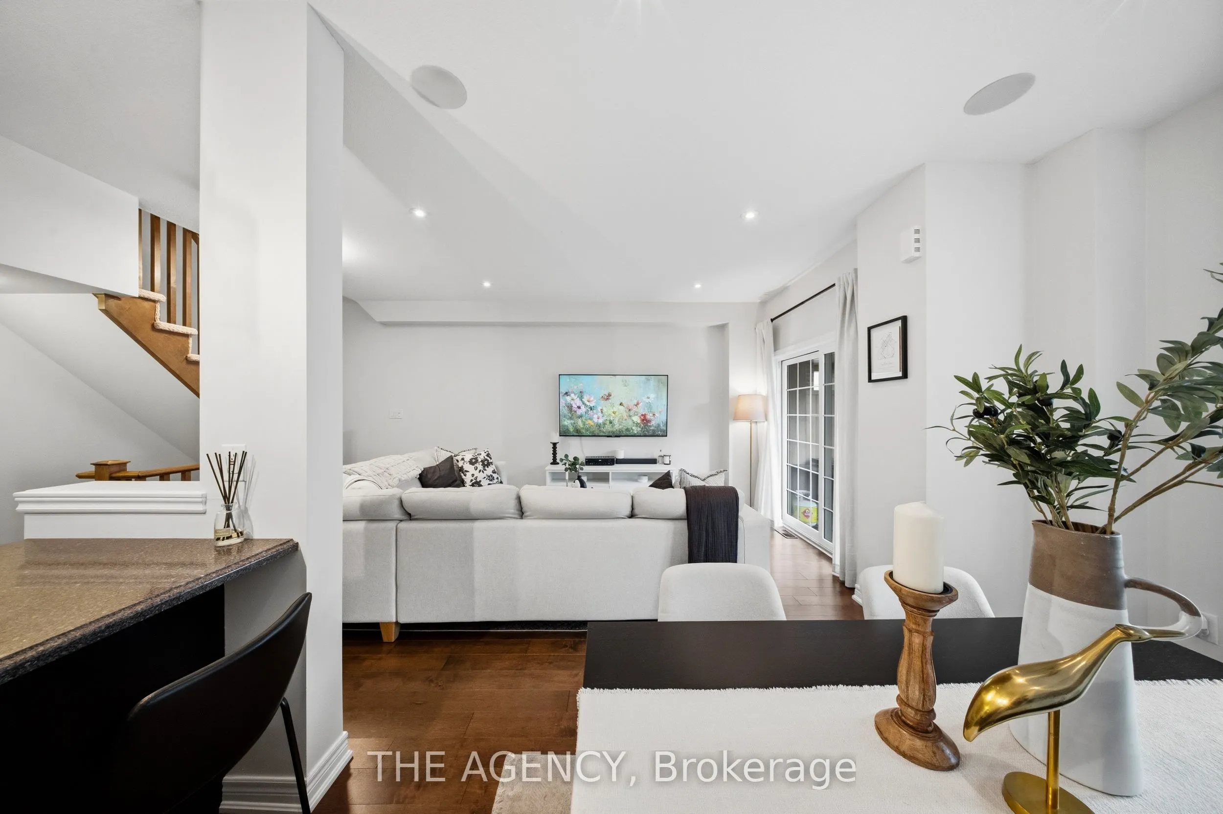 215 Dundas Street E #19