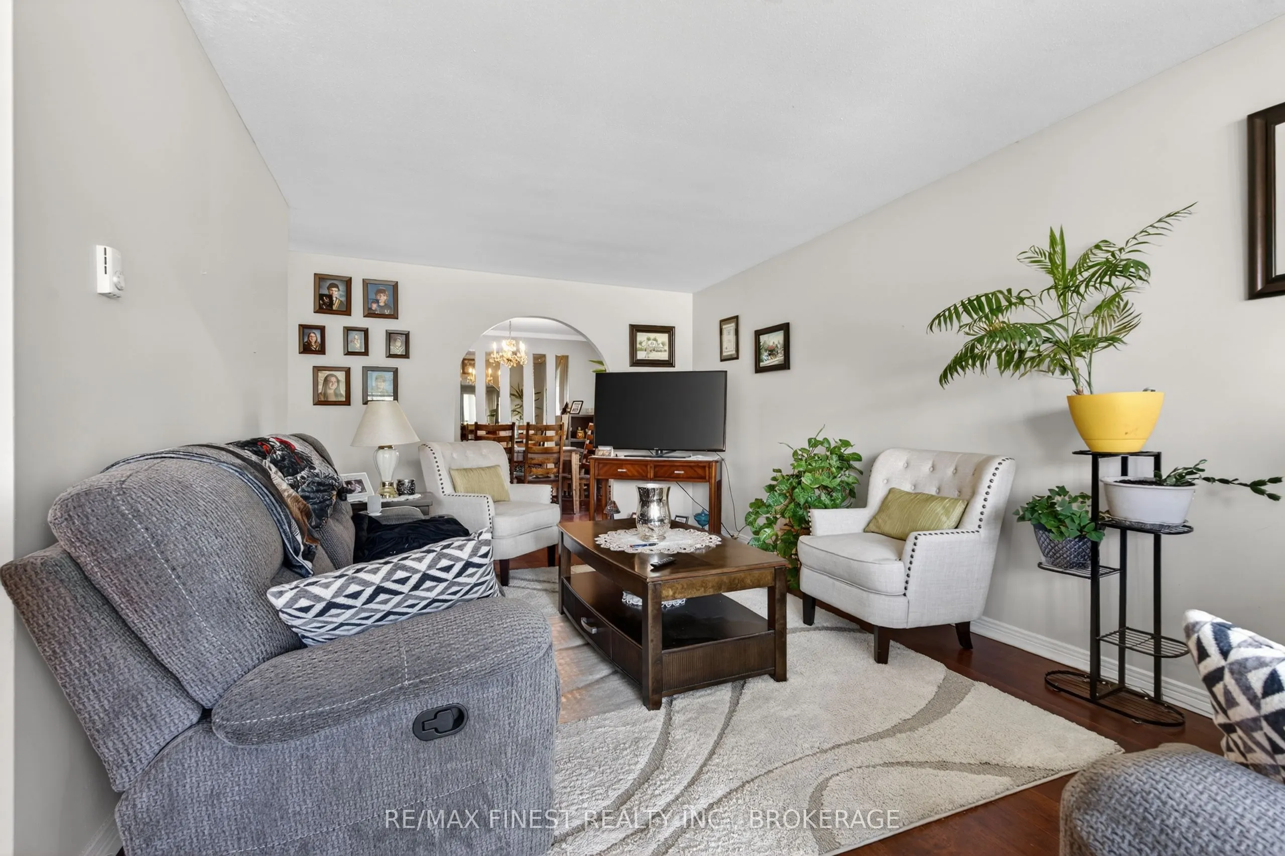 2 Mowat Avenue #206