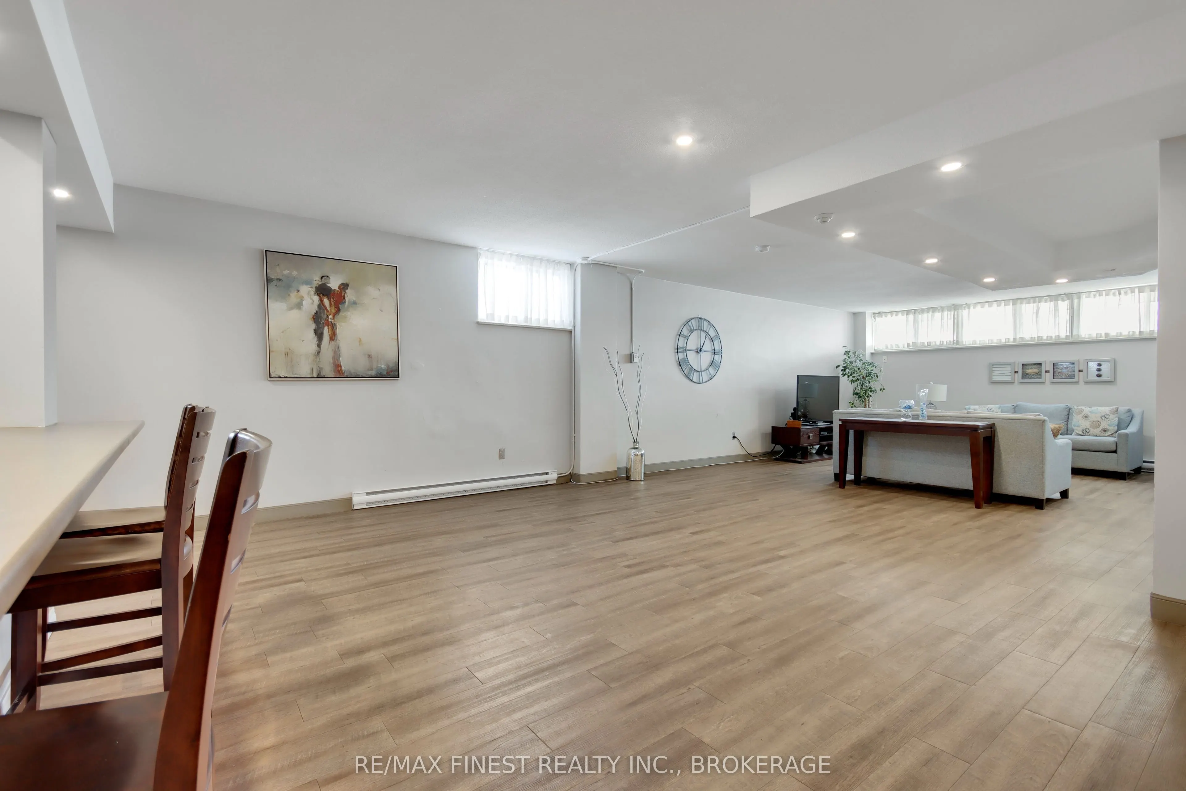 2 Mowat Avenue #206