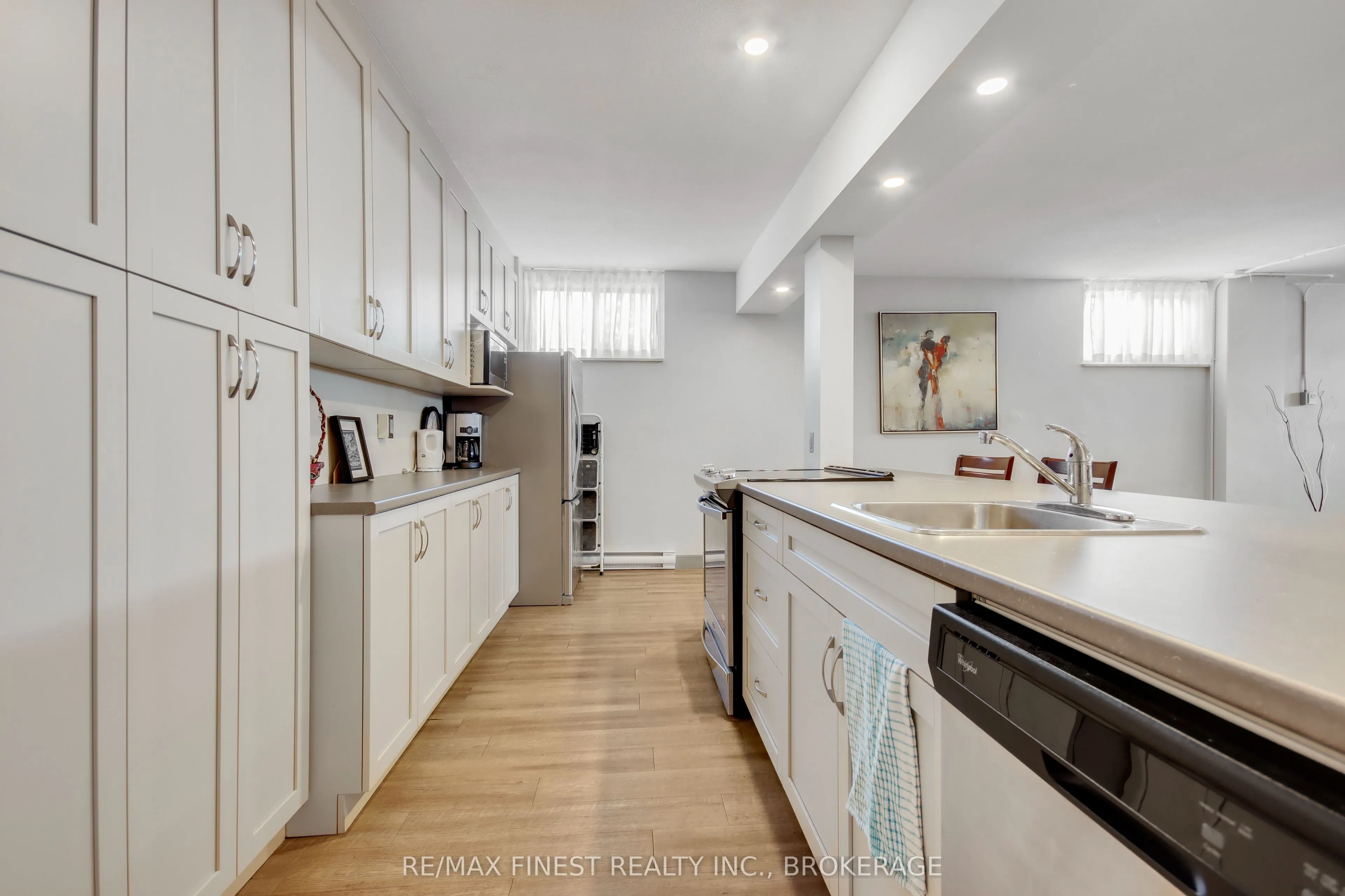 2 Mowat Avenue #206