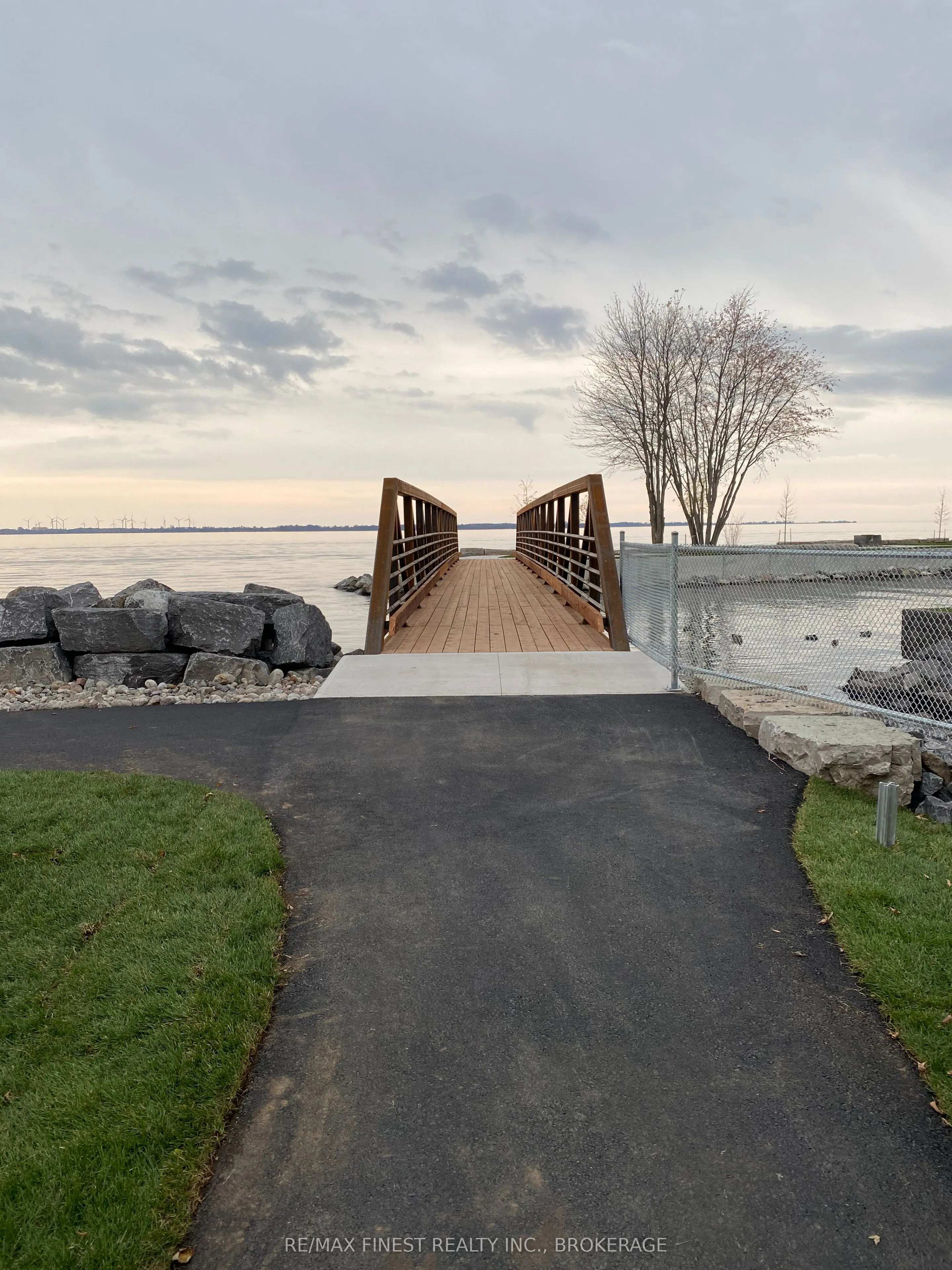 2 Mowat Avenue #206