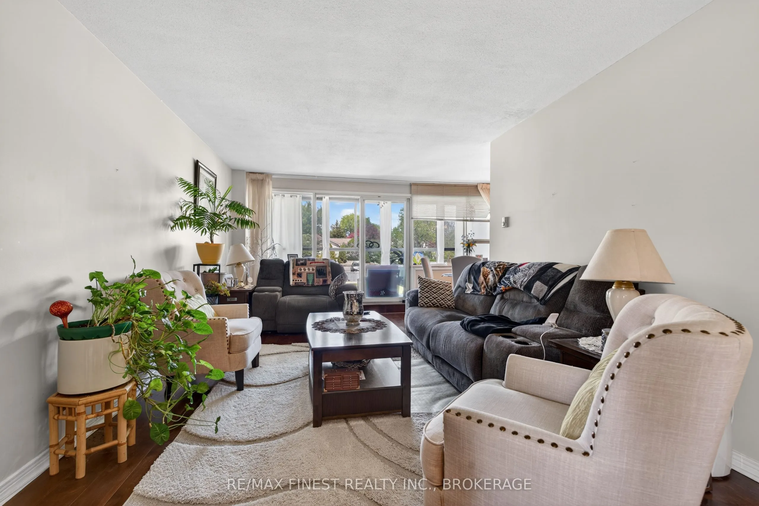 2 Mowat Avenue #206
