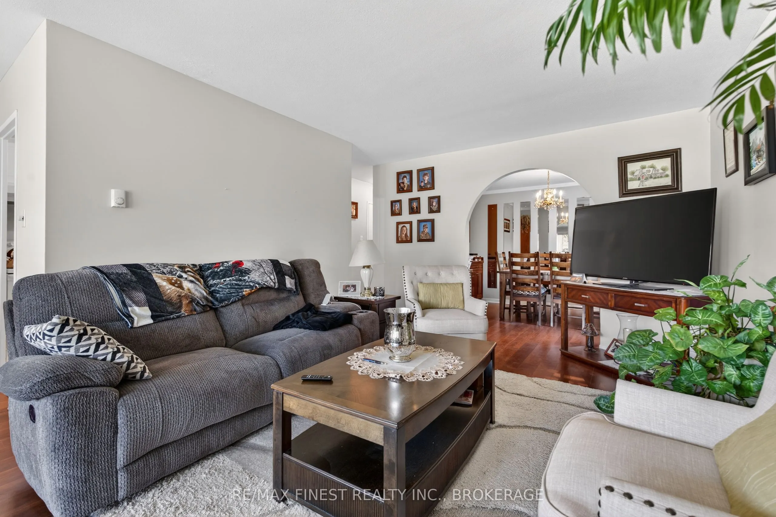 2 Mowat Avenue #206