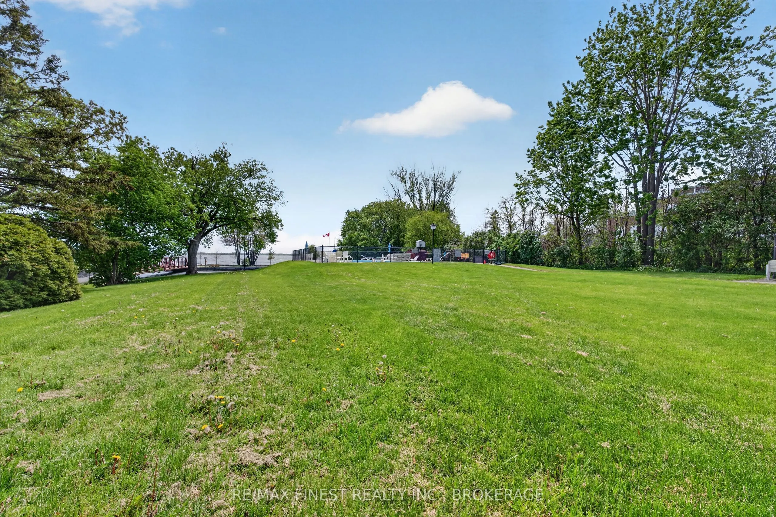 2 Mowat Avenue #206