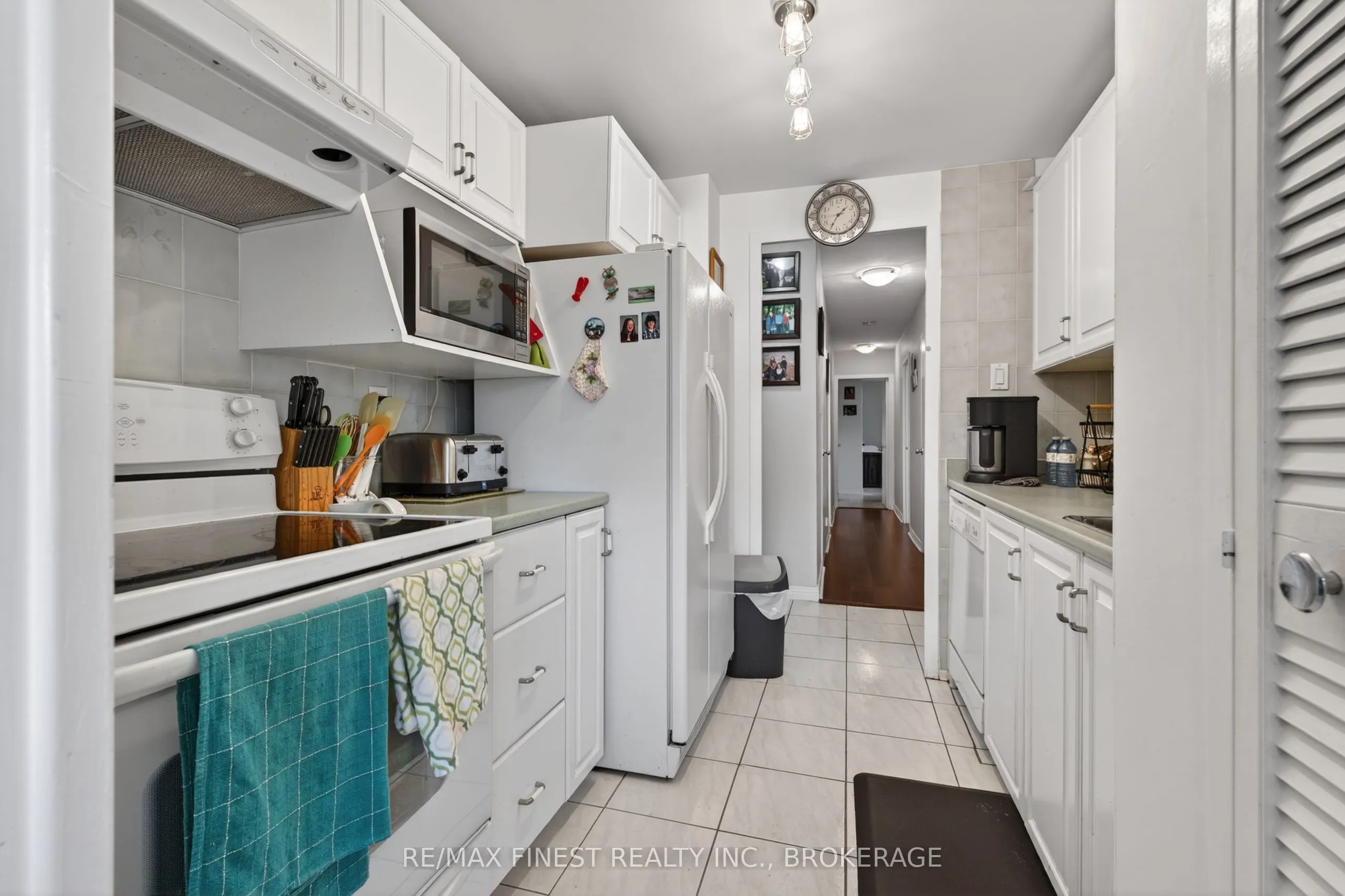 2 Mowat Avenue #206