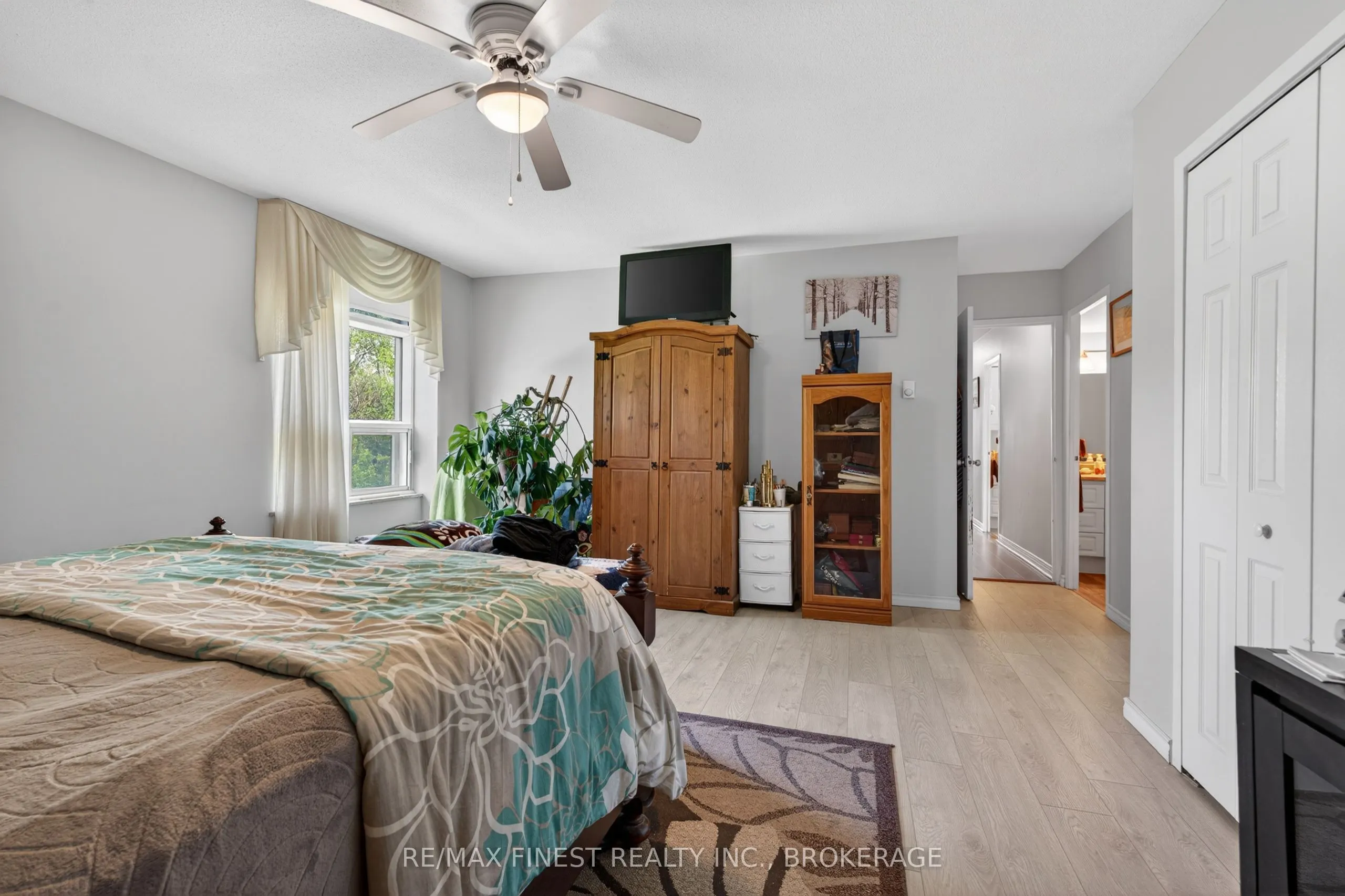 2 Mowat Avenue #206