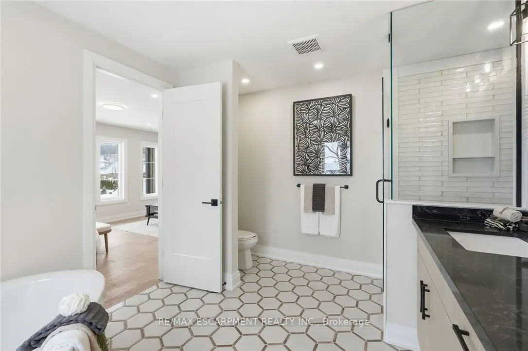 7 Bartlett Avenue