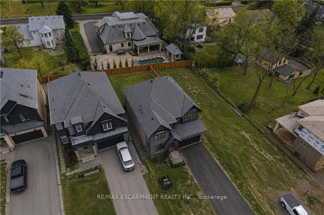 7 Bartlett Avenue