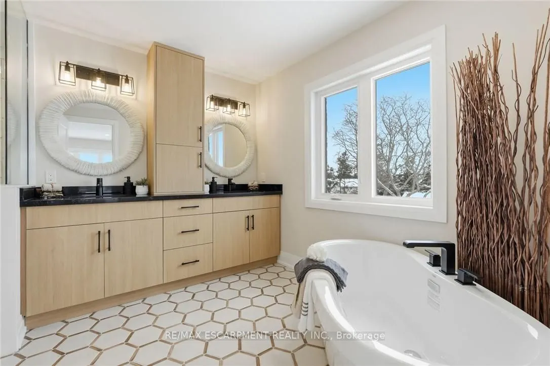 7 Bartlett Avenue
