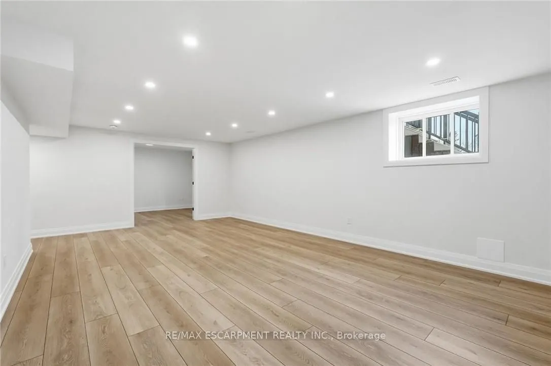 7 Bartlett Avenue