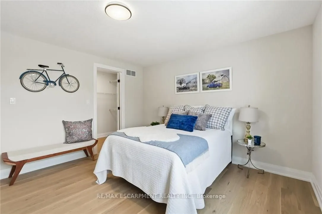 7 Bartlett Avenue