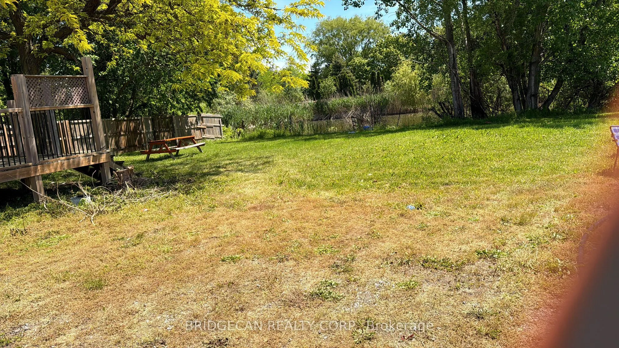 1269 1273 LARKIN Road E