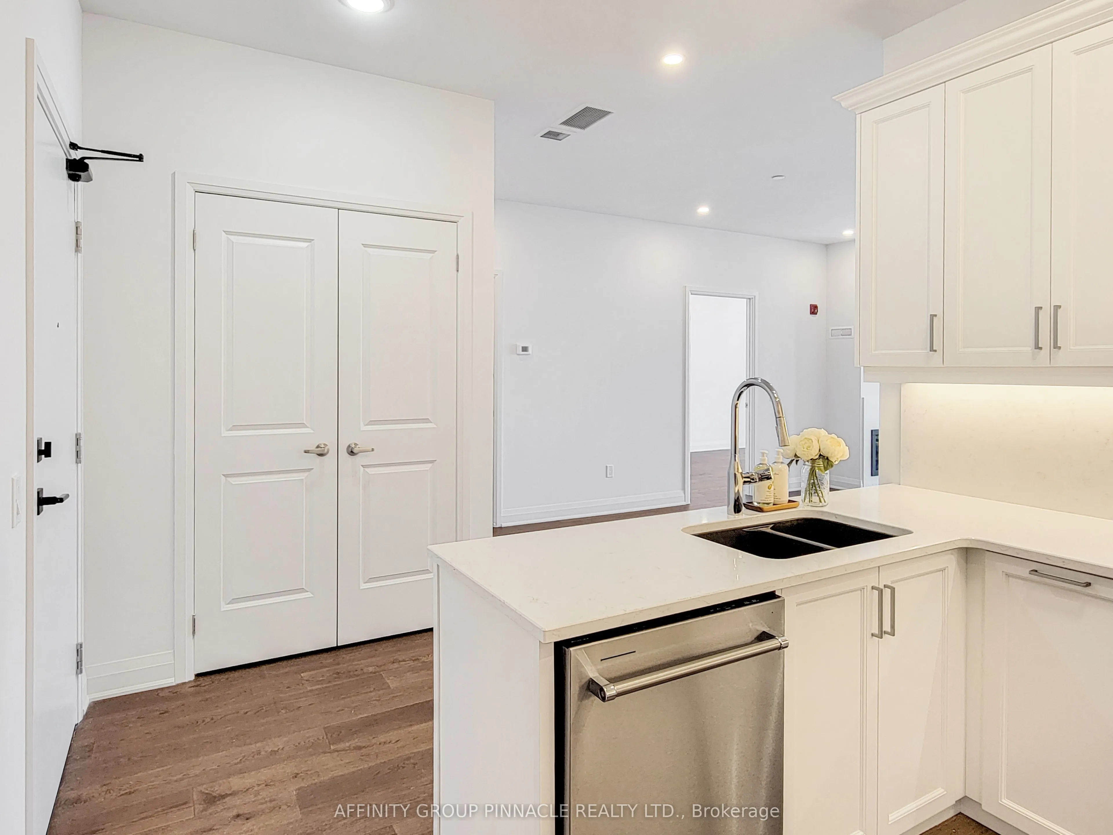 99 Louisa Street #309