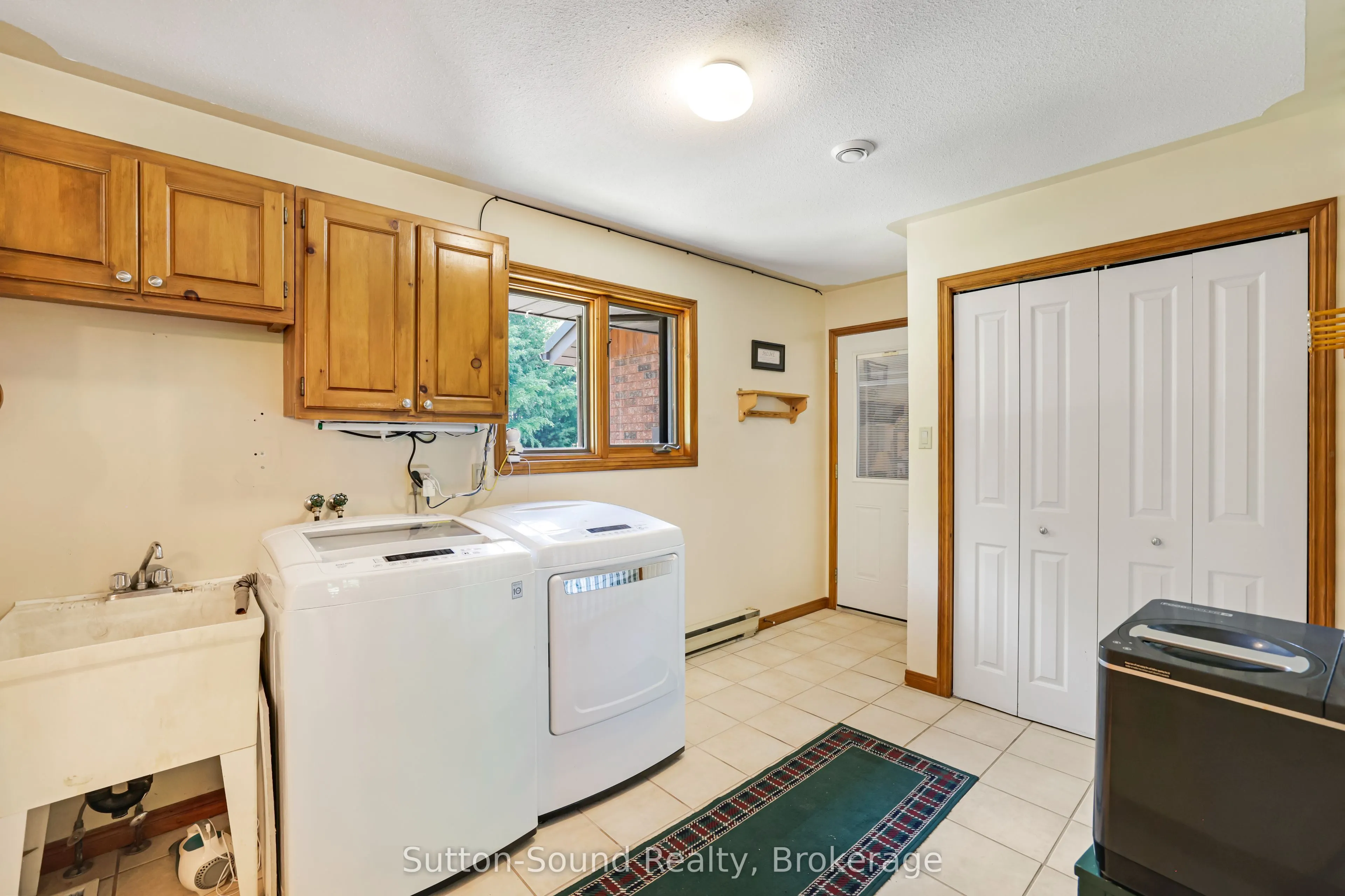 42 CARSON LAKE Crescent