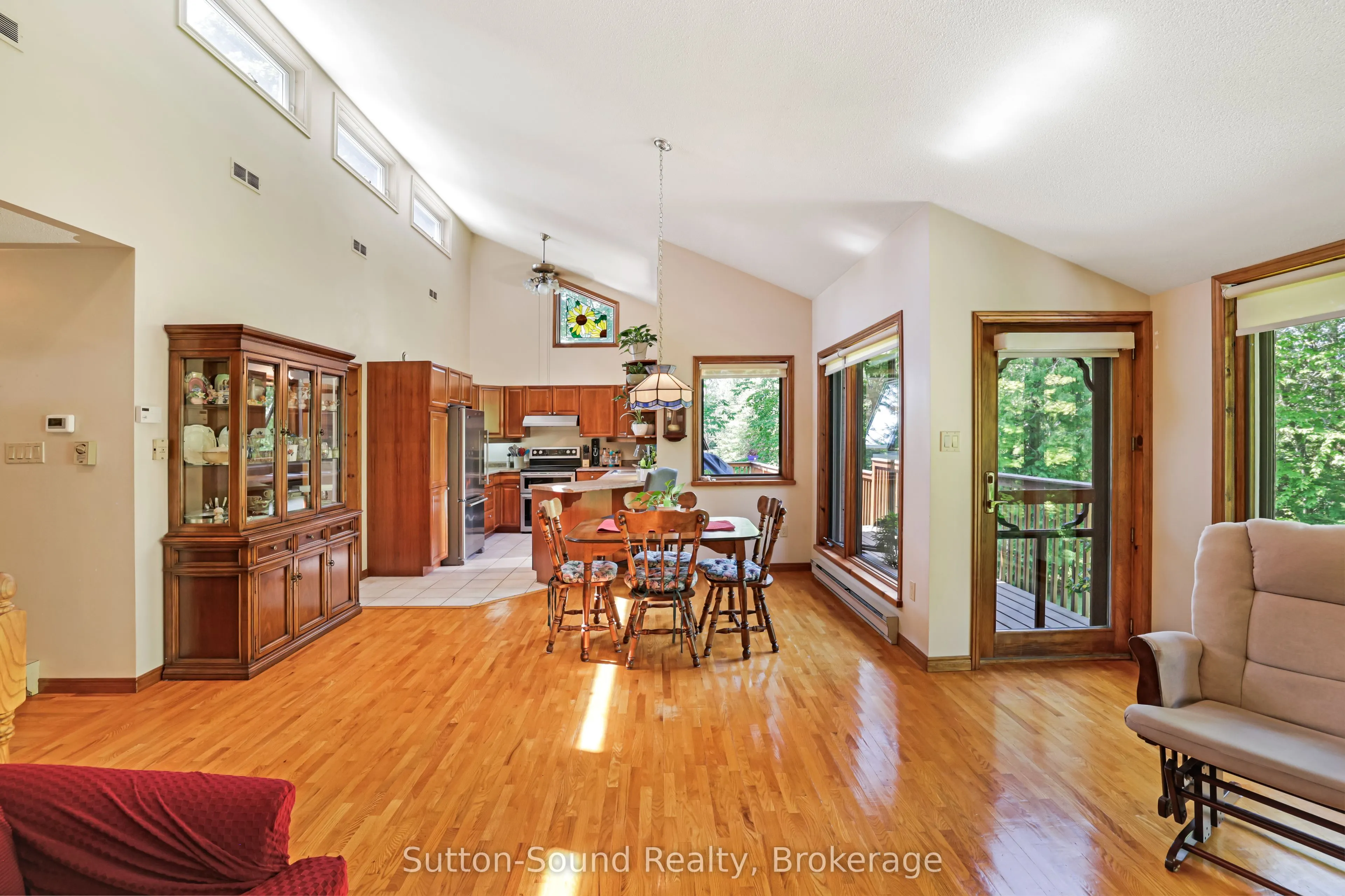 42 CARSON LAKE Crescent