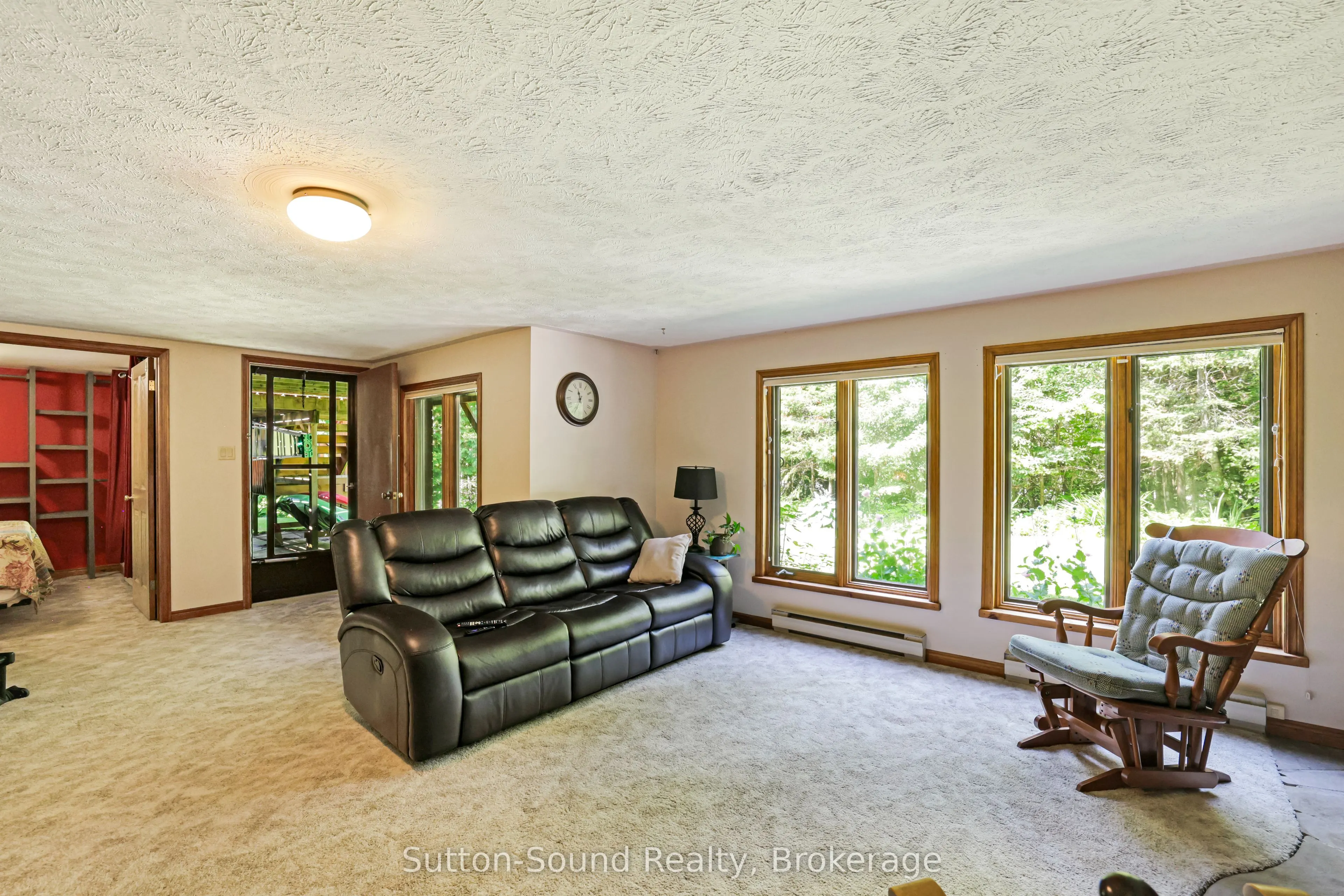 42 CARSON LAKE Crescent