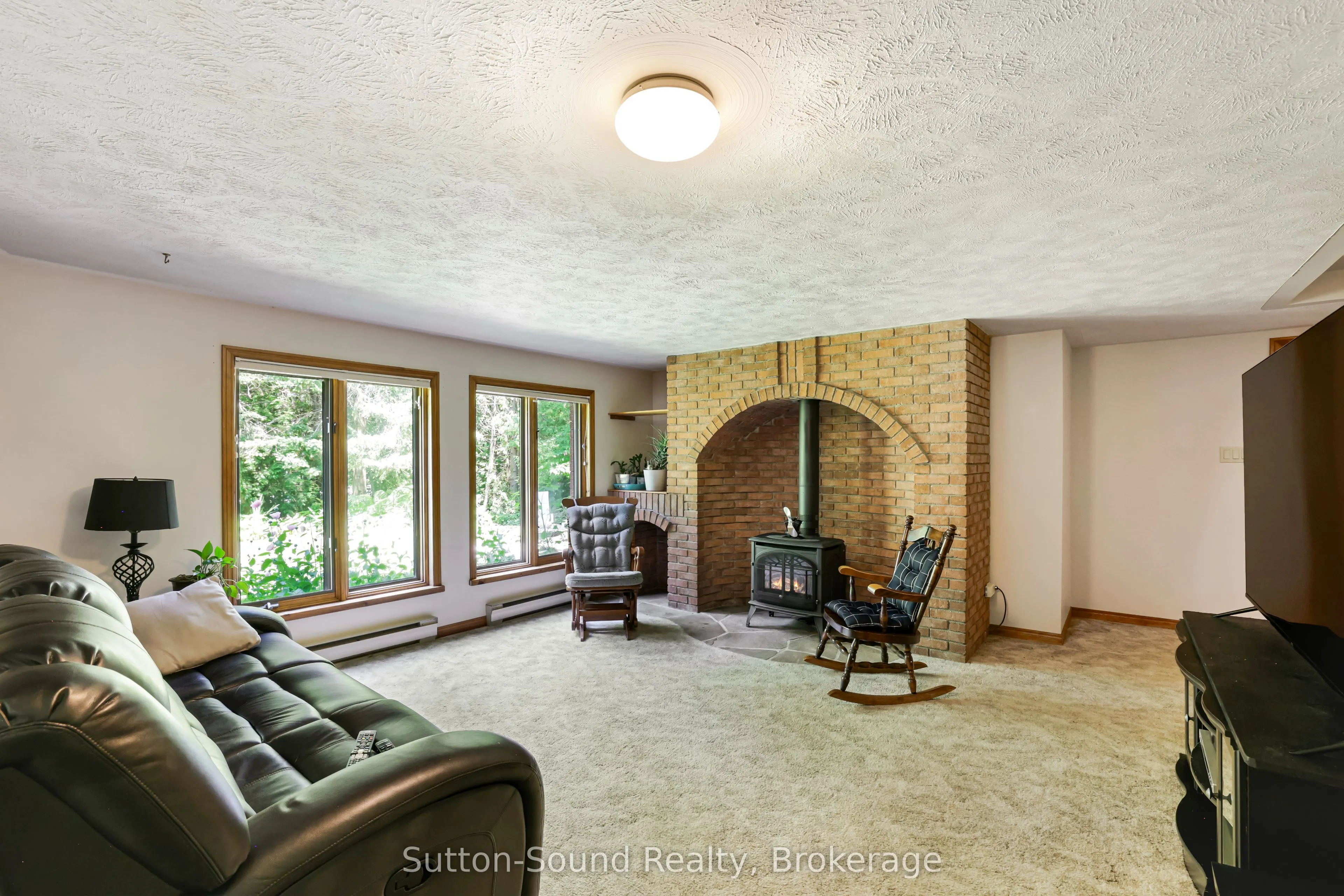 42 CARSON LAKE Crescent