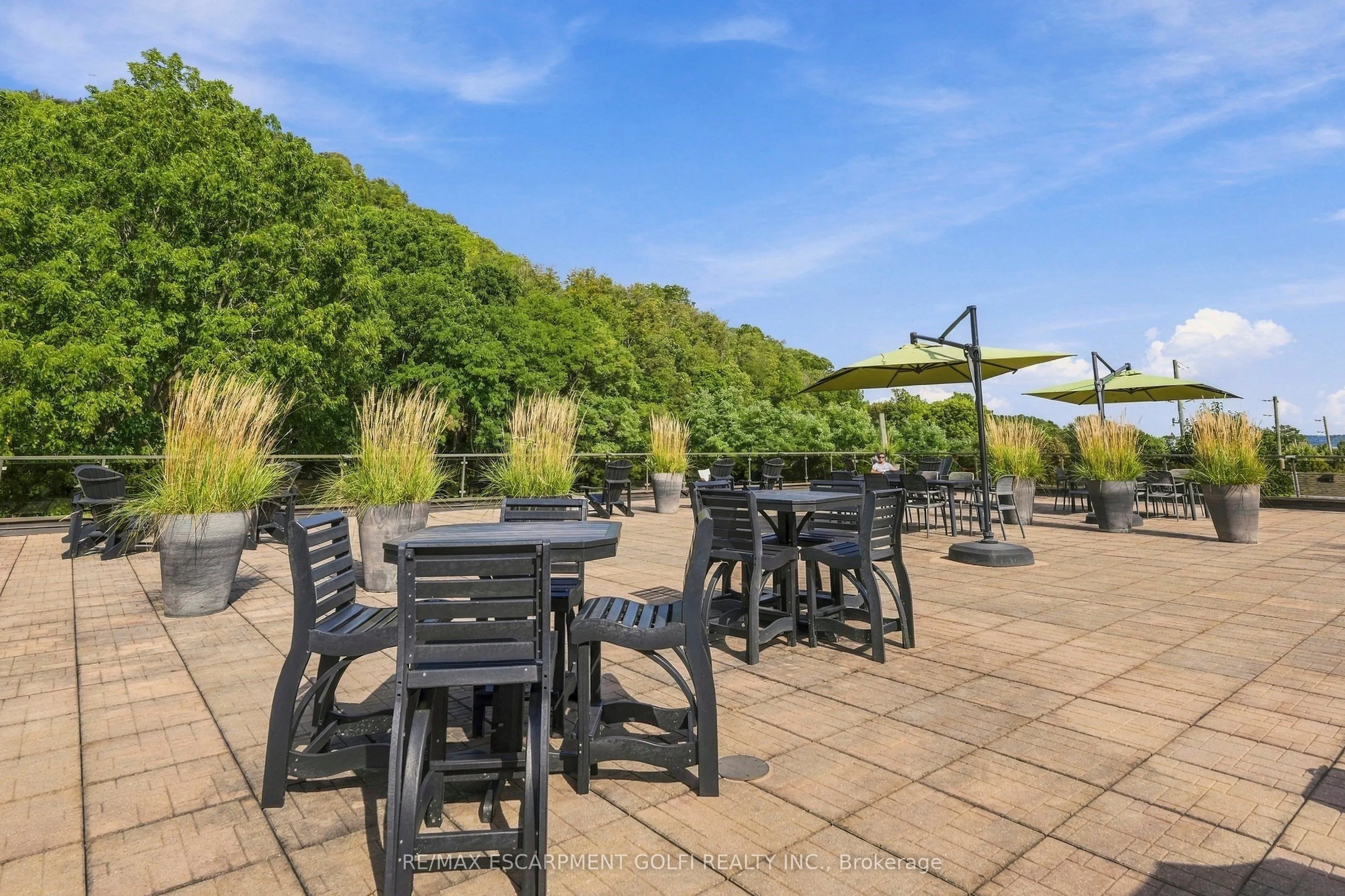 397 KING Street W #116