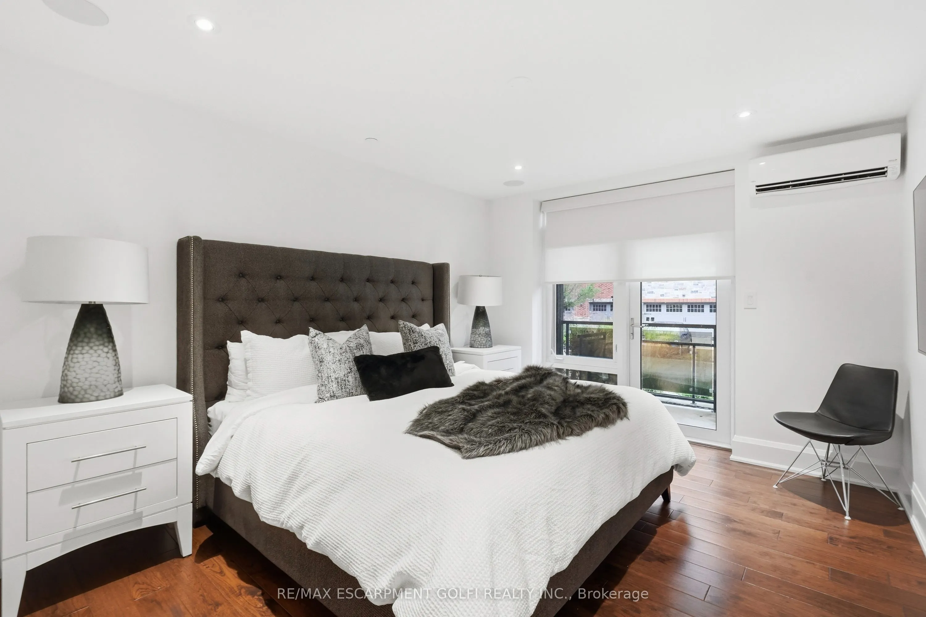 397 KING Street W #116