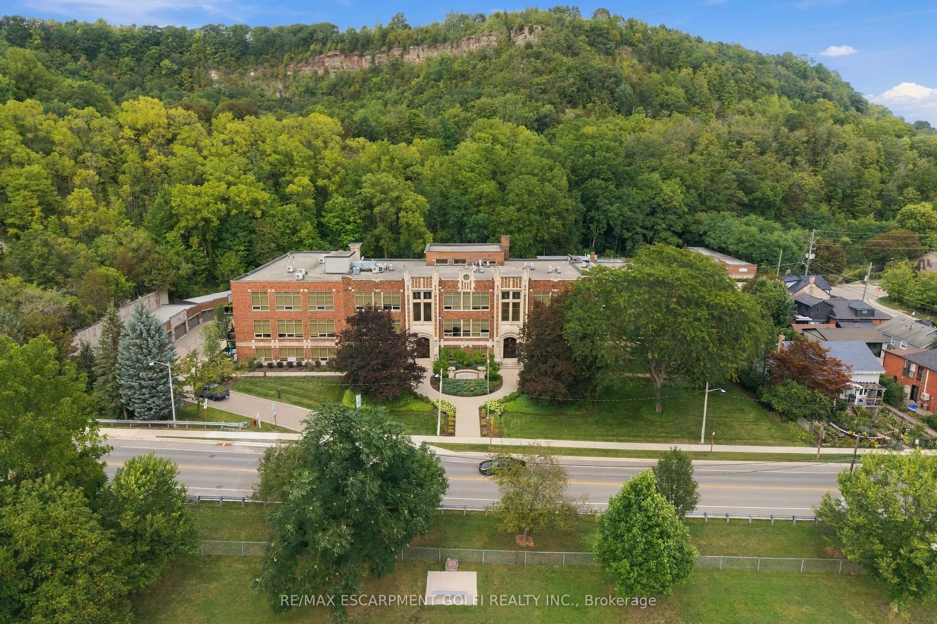 397 KING Street W #116