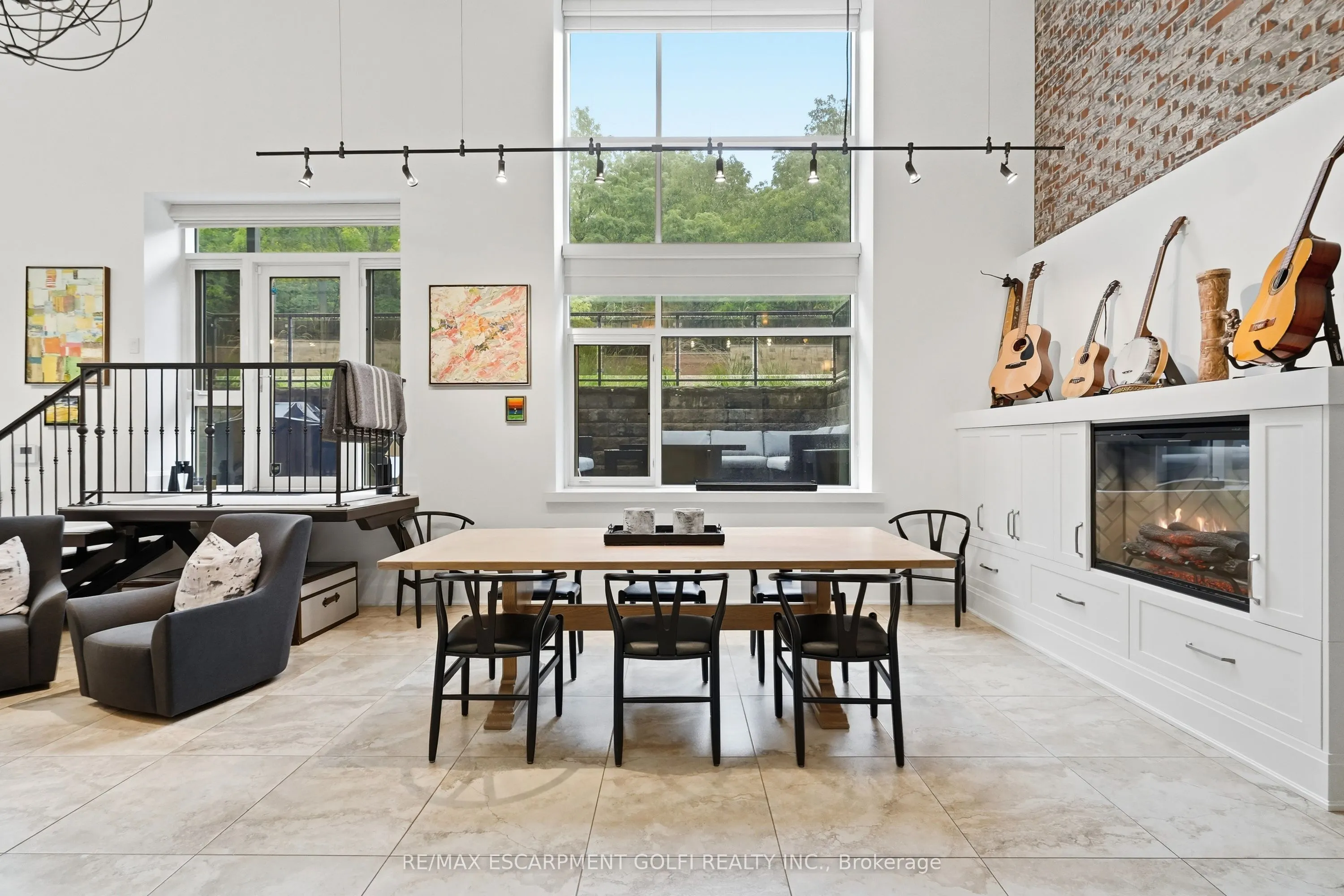 397 KING Street W #116