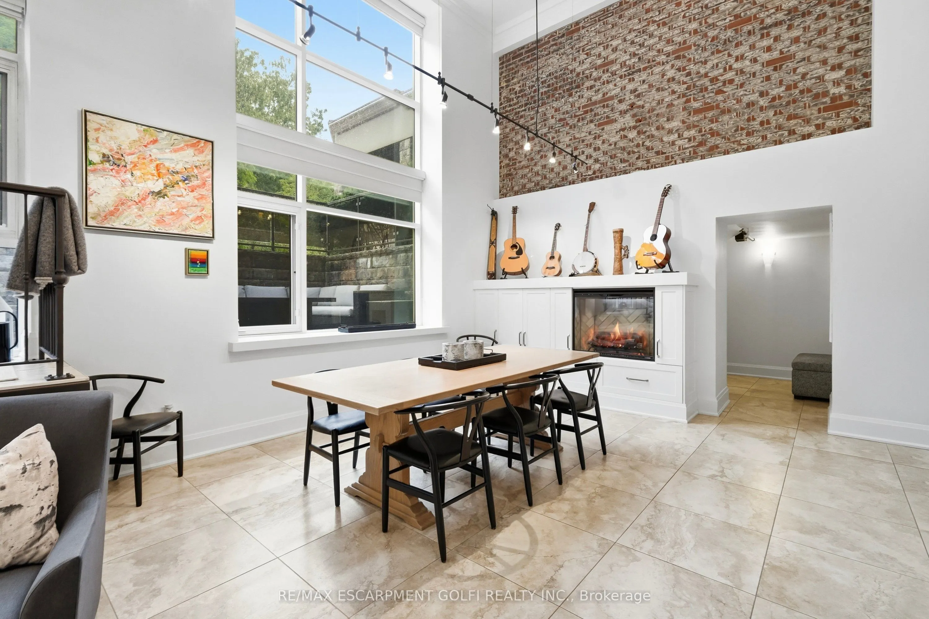 397 KING Street W #116