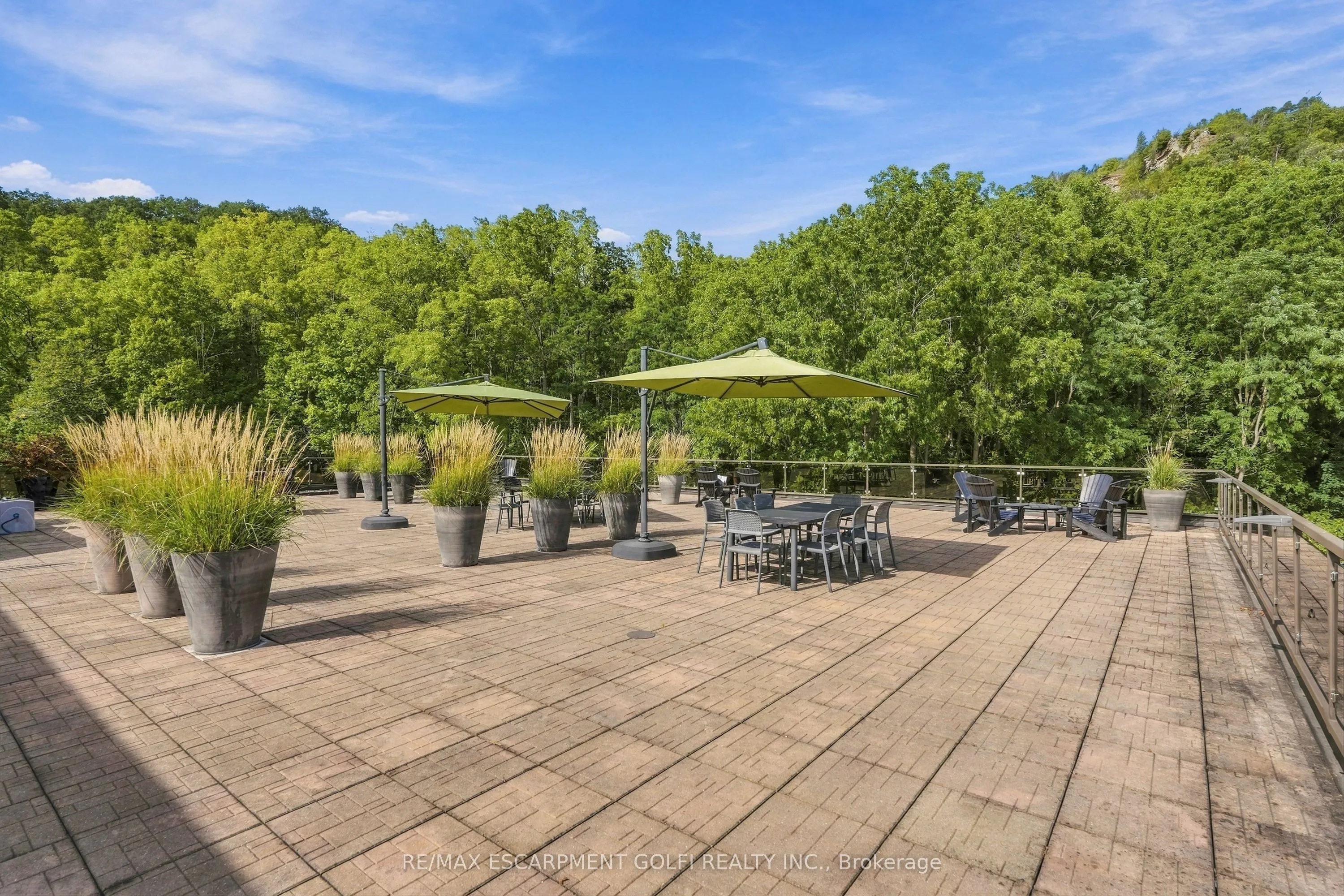 397 KING Street W #116