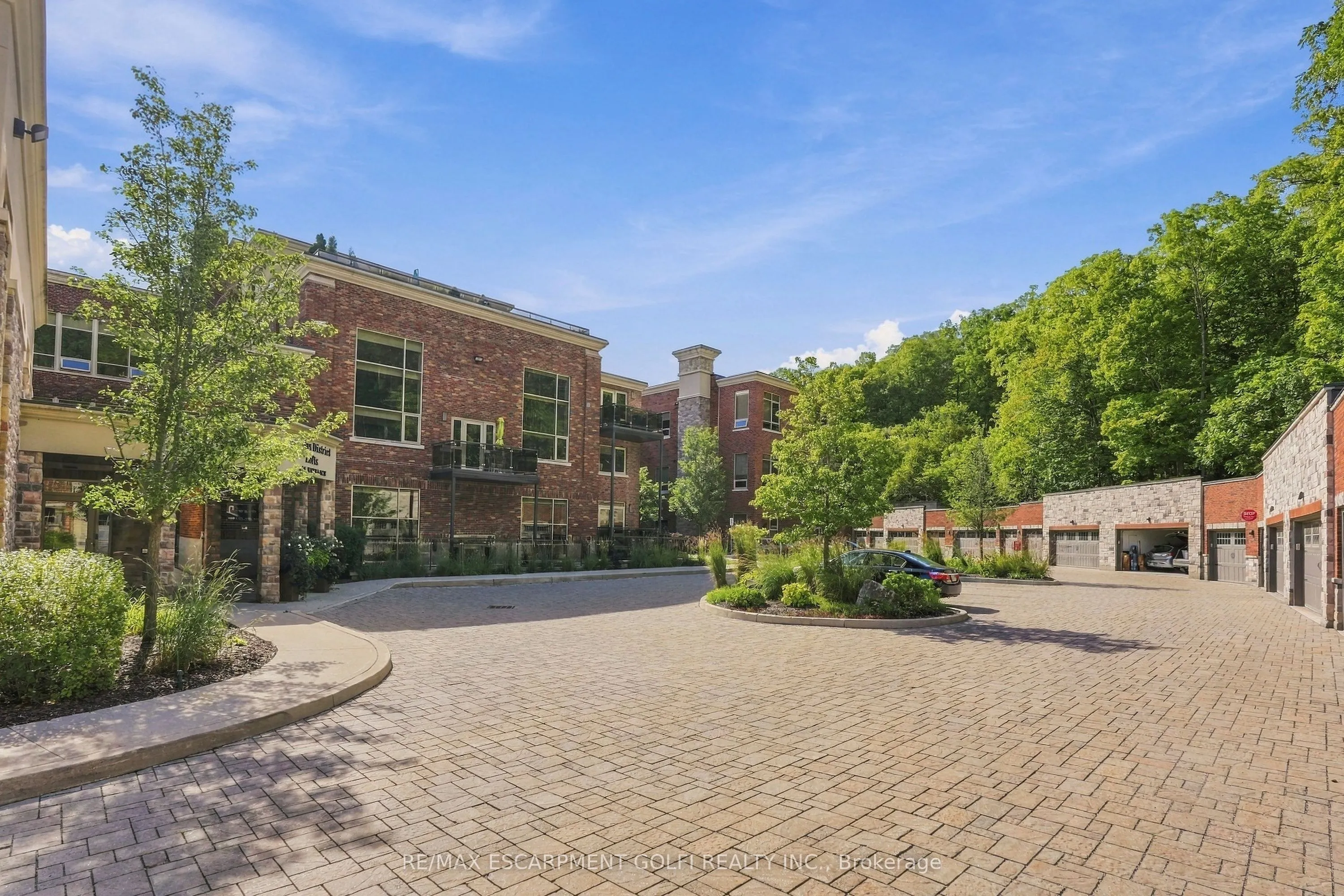 397 KING Street W #116