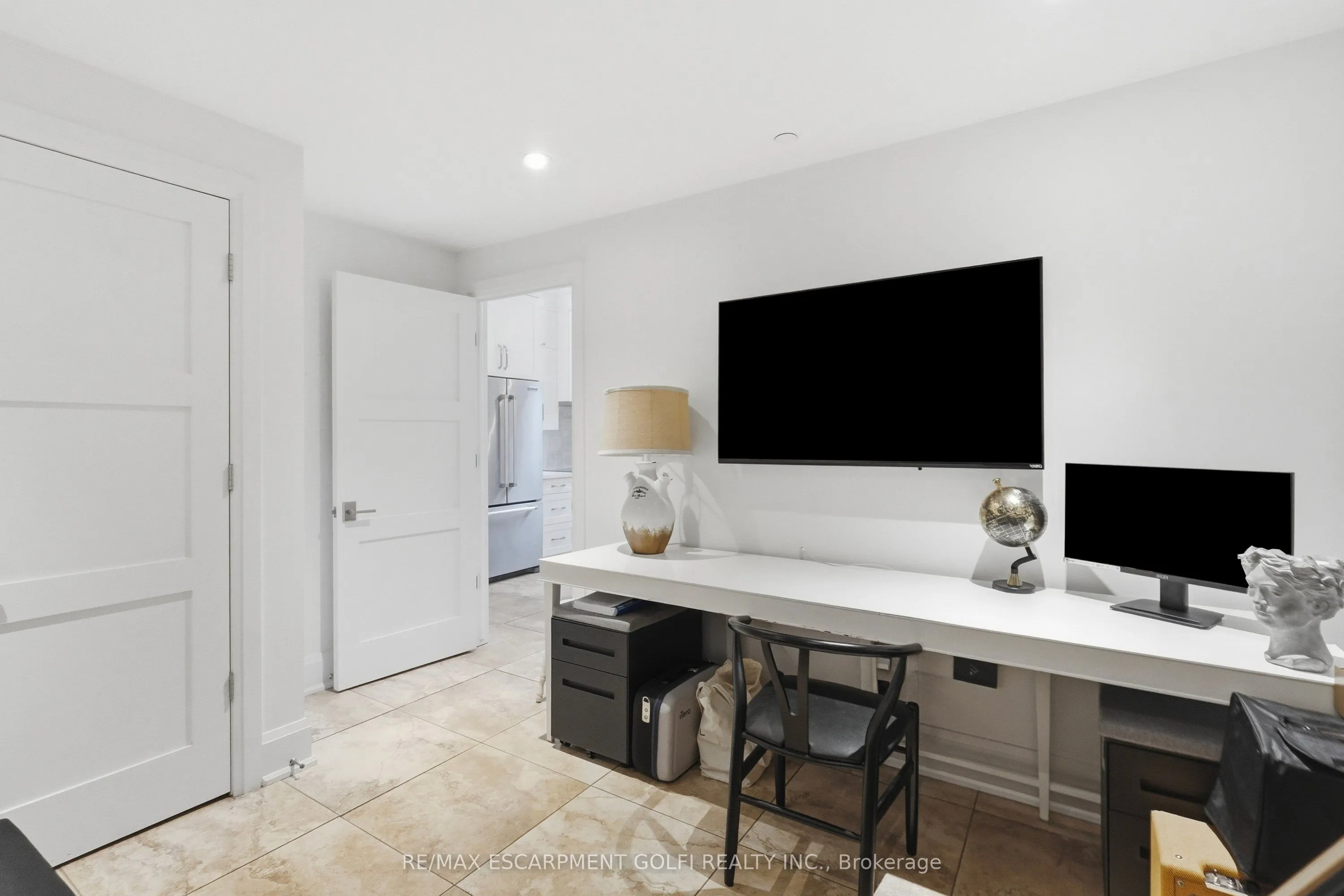 397 KING Street W #116