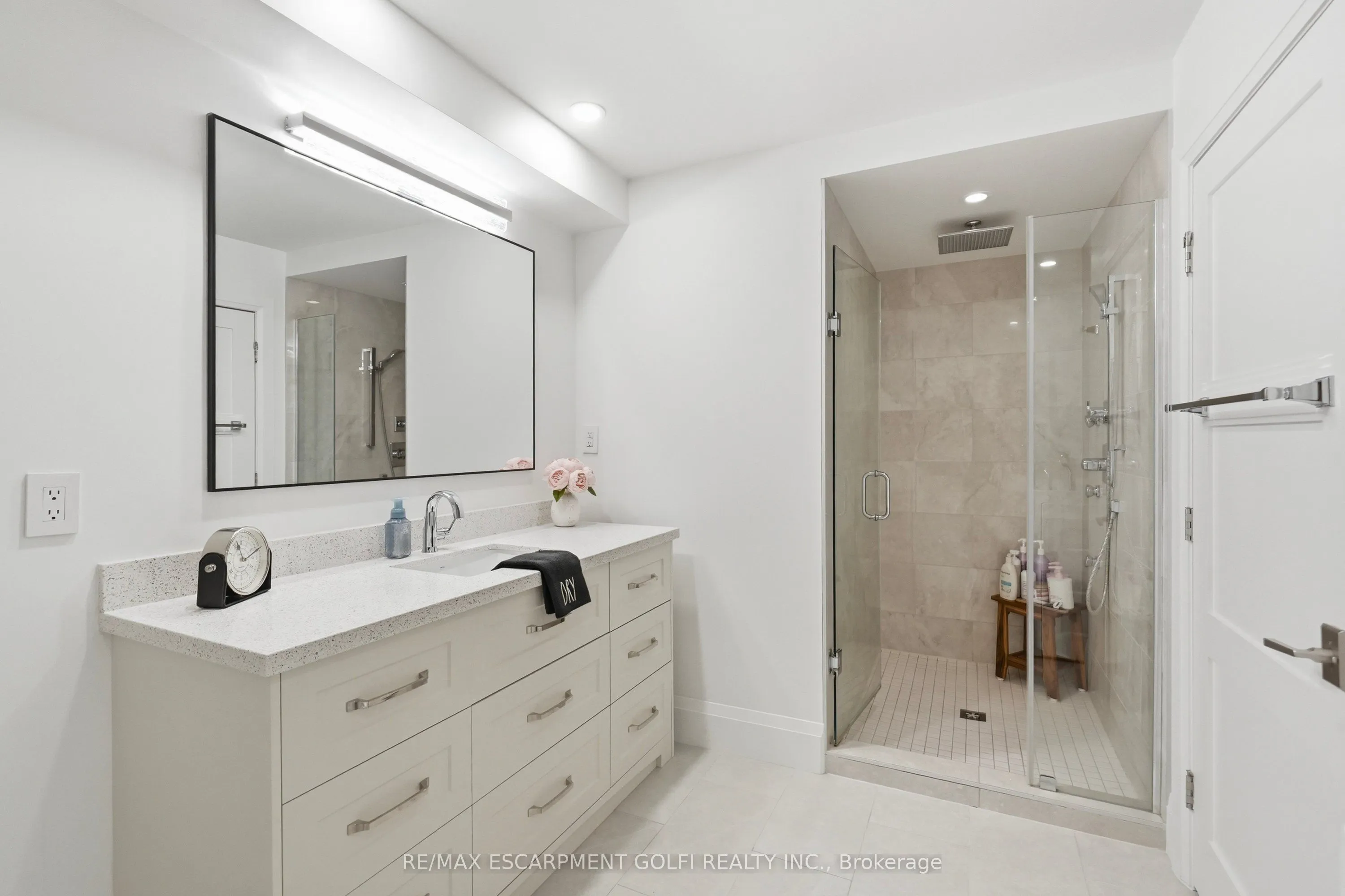 397 KING Street W #116
