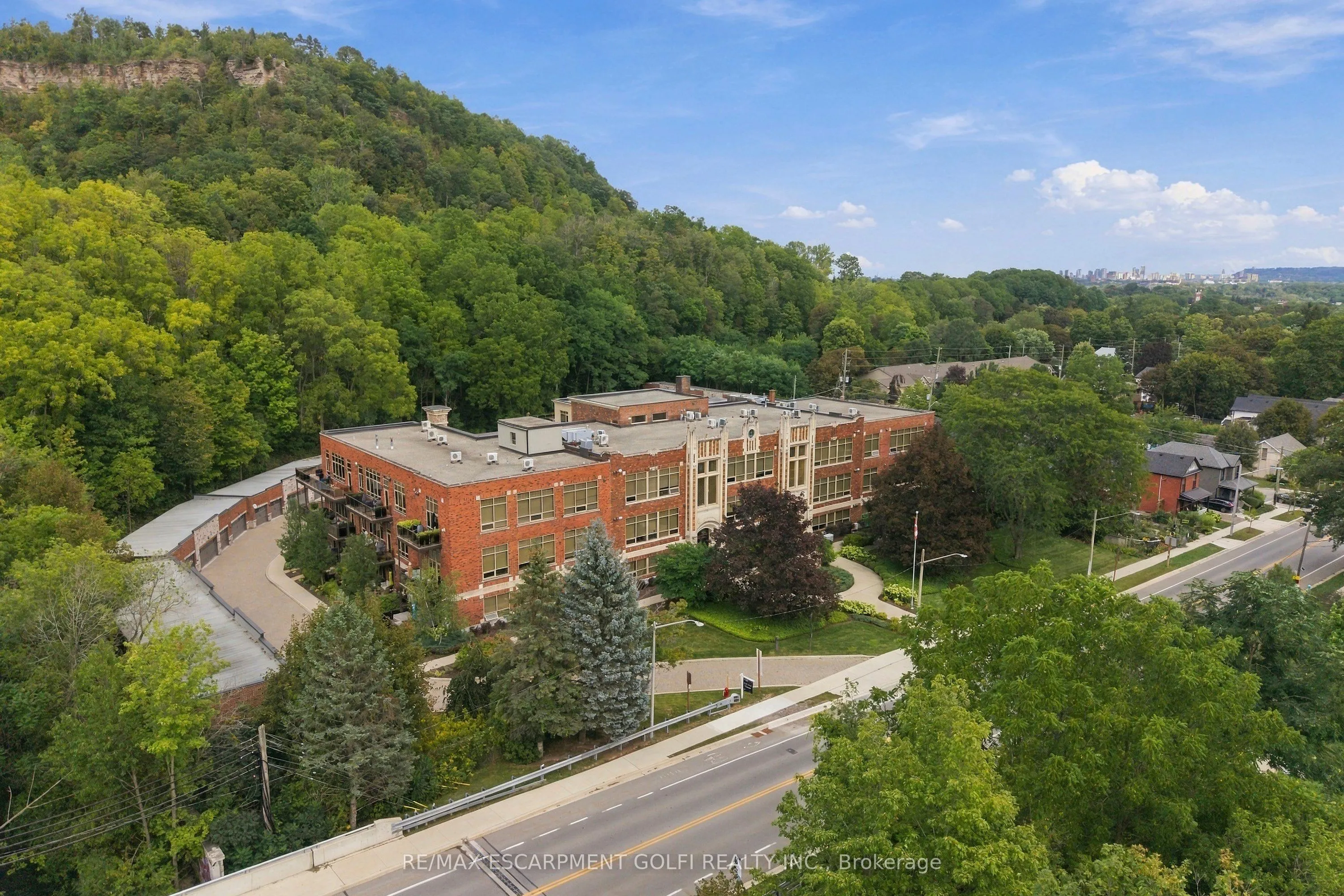 397 KING Street W #116