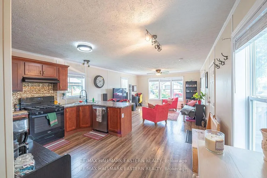 6 Hillview Drive
