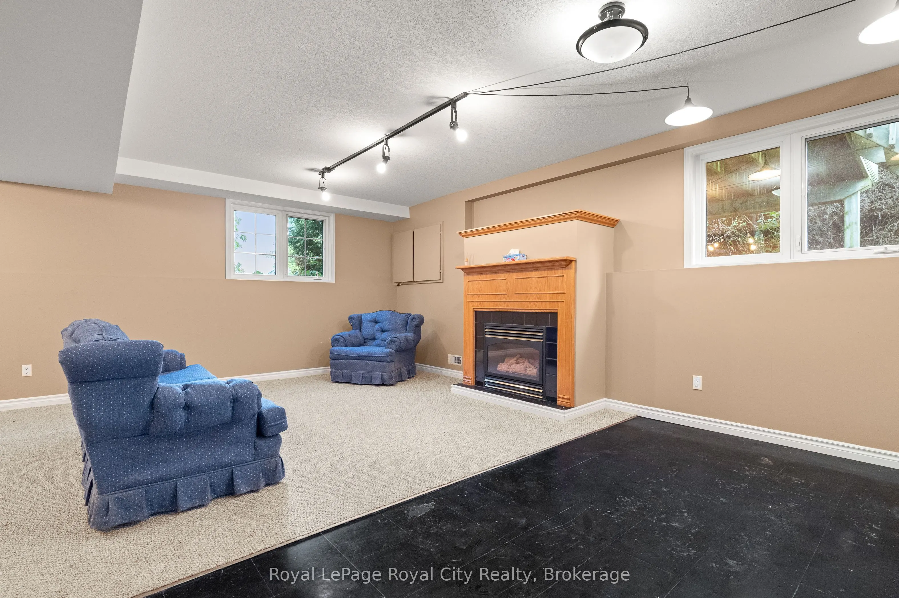 4452 Sideroad 20 N