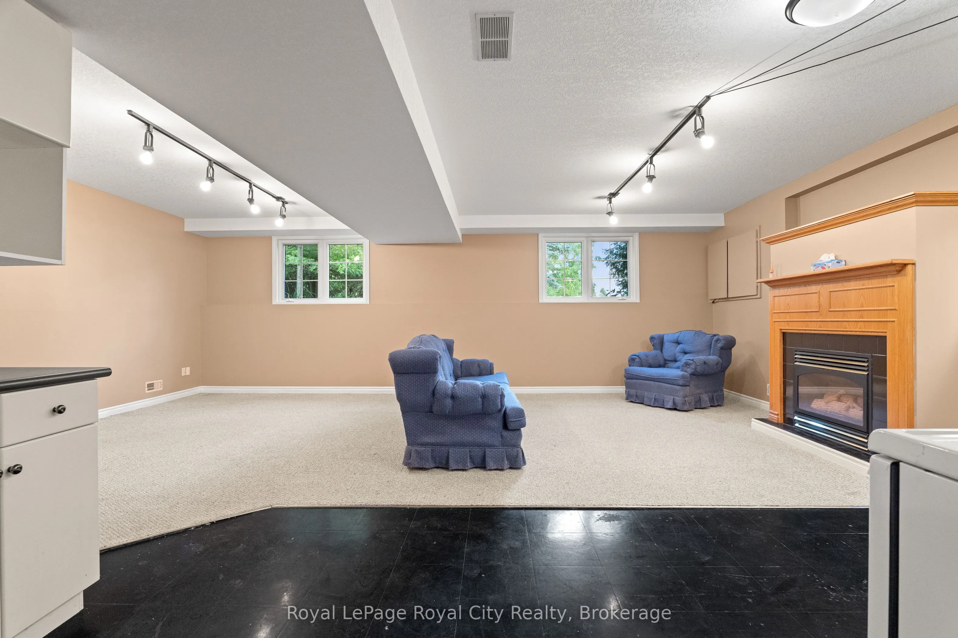 4452 Sideroad 20 N