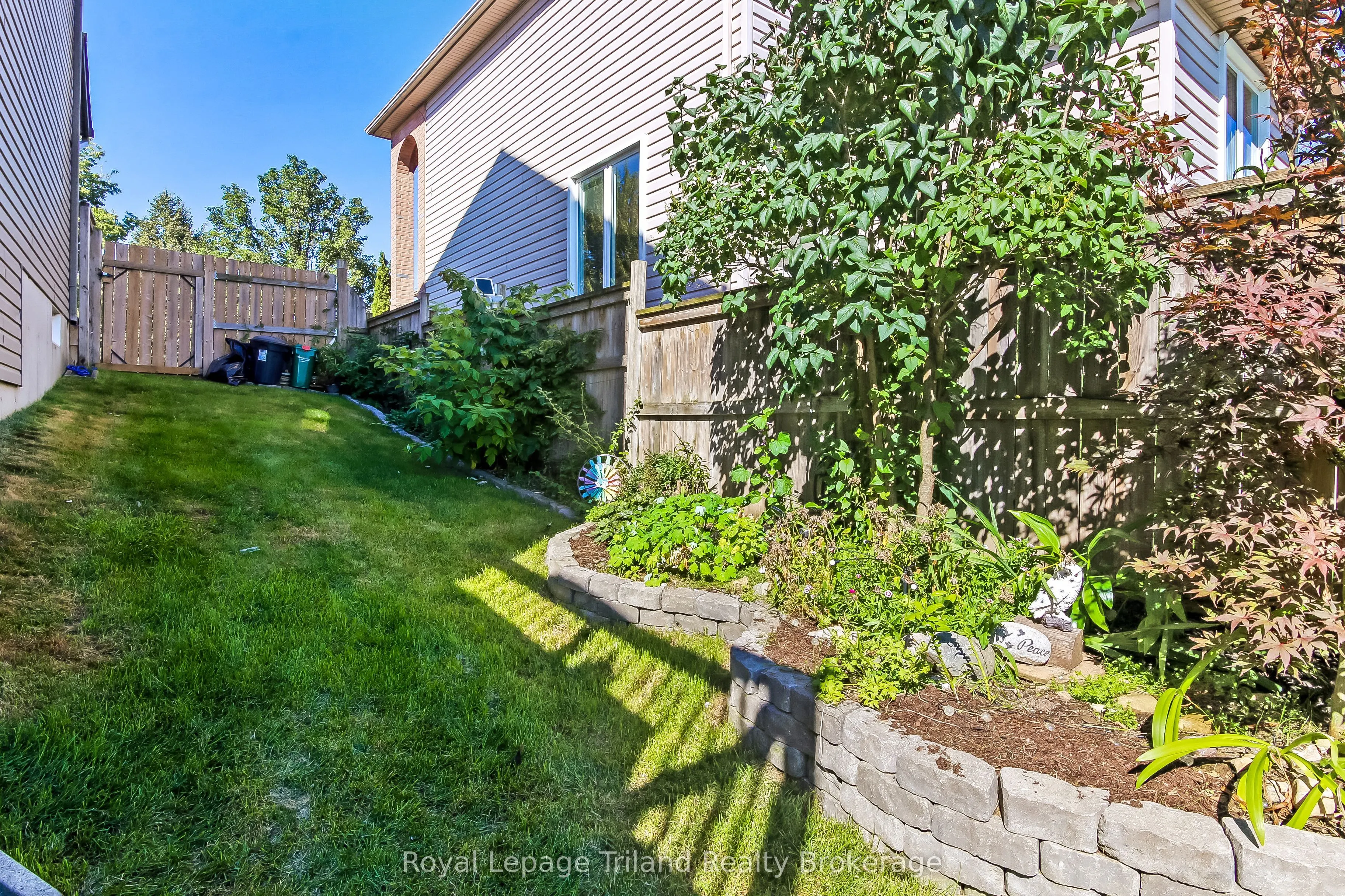 847 Hunters Gate Crescent