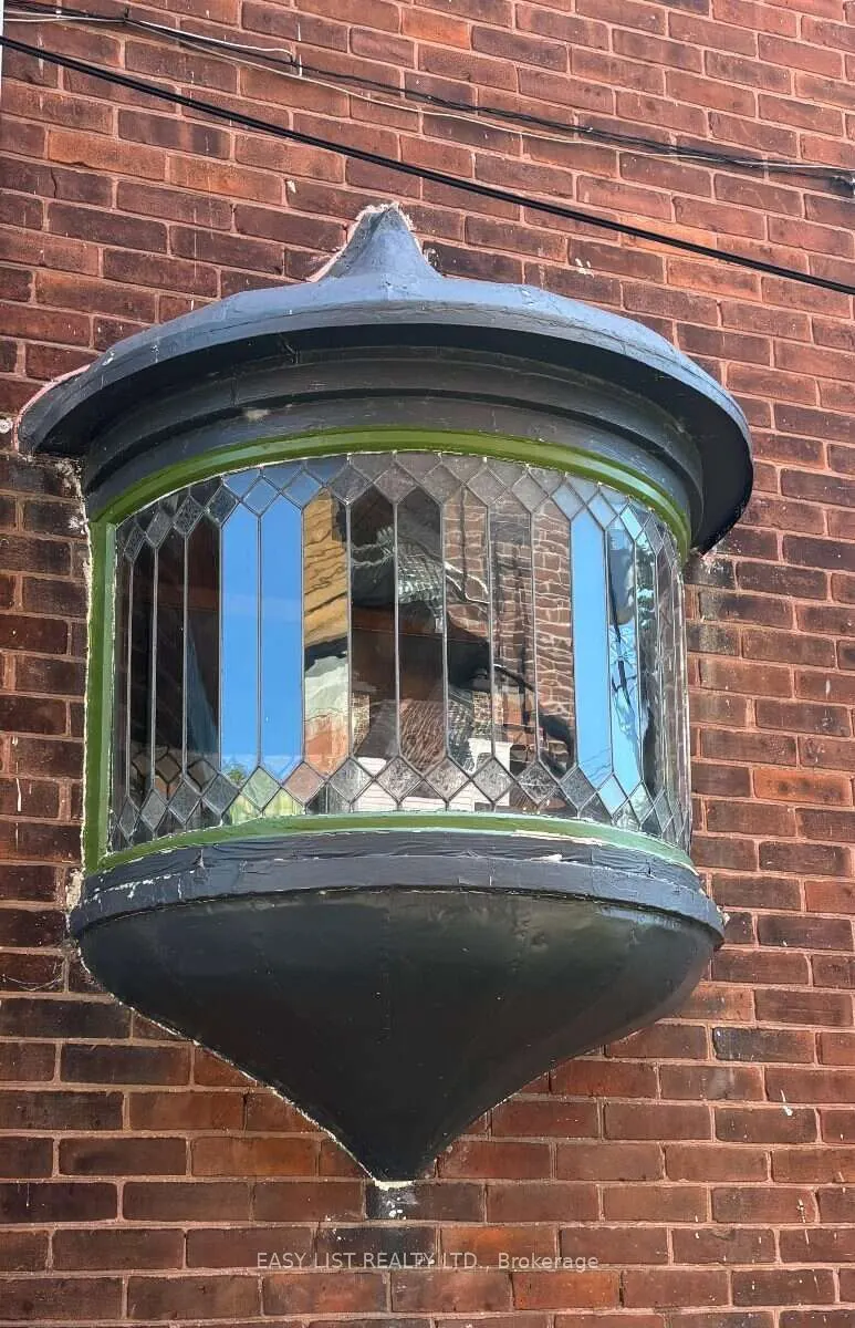 32 Nelson Street E